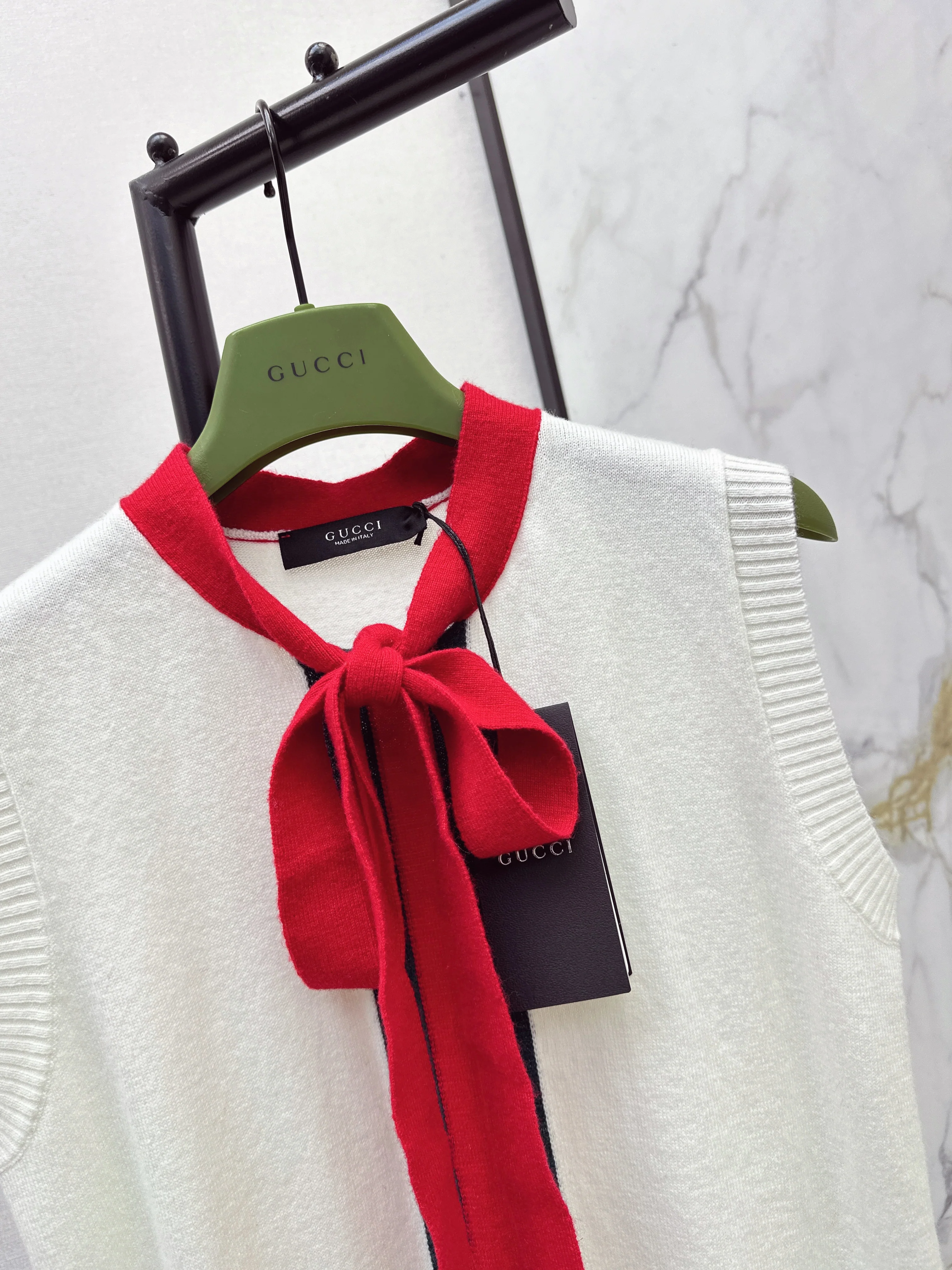 Gucc 26ss sleeveless knit sweater