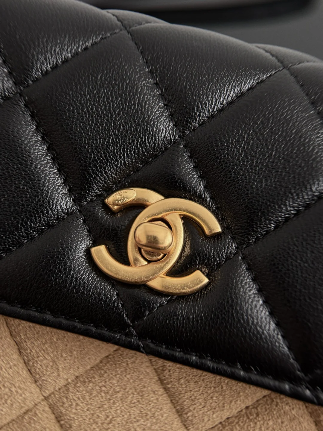 Chan 25A suede flap bag