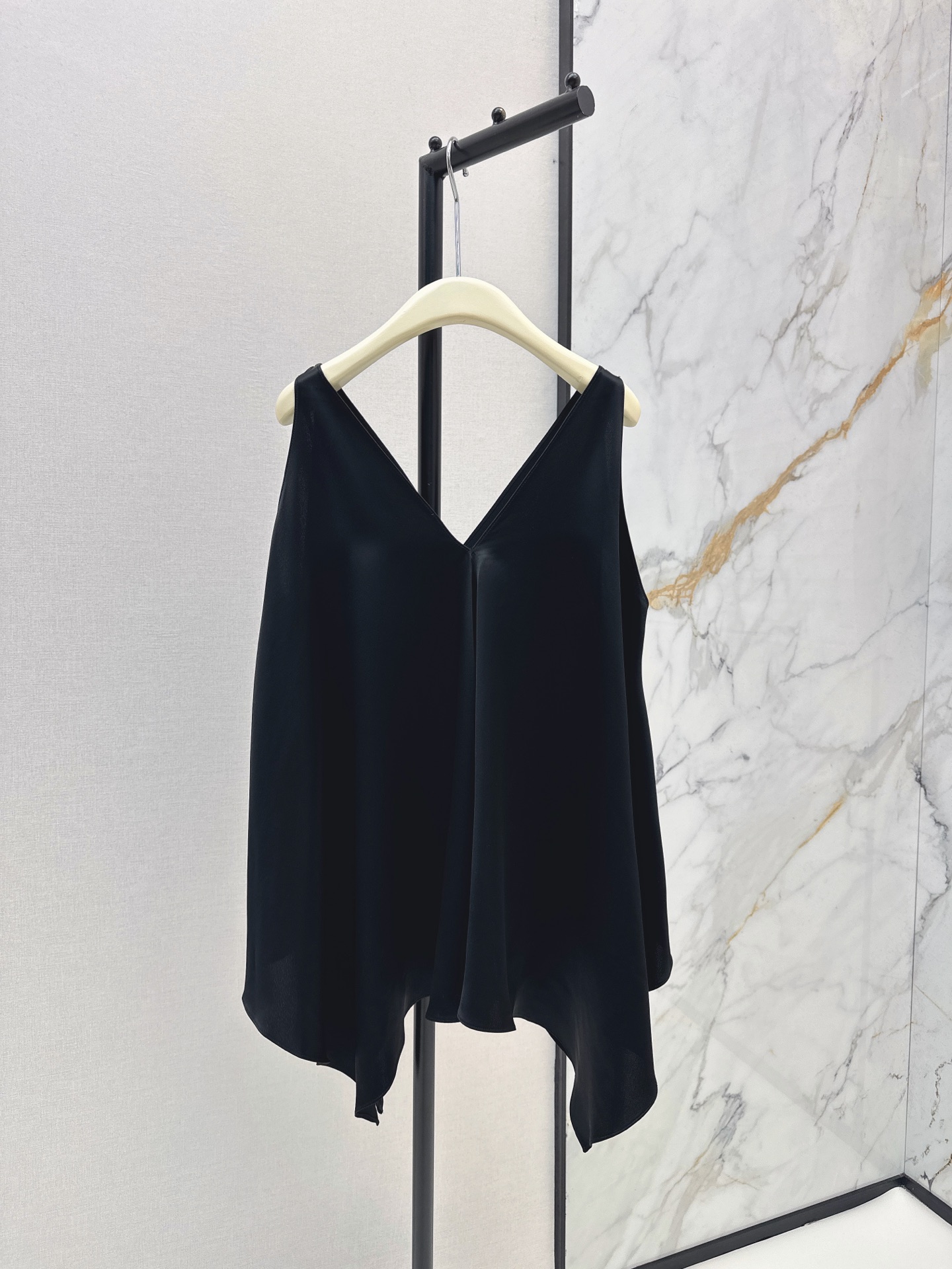Row 26ss asymmetrical top