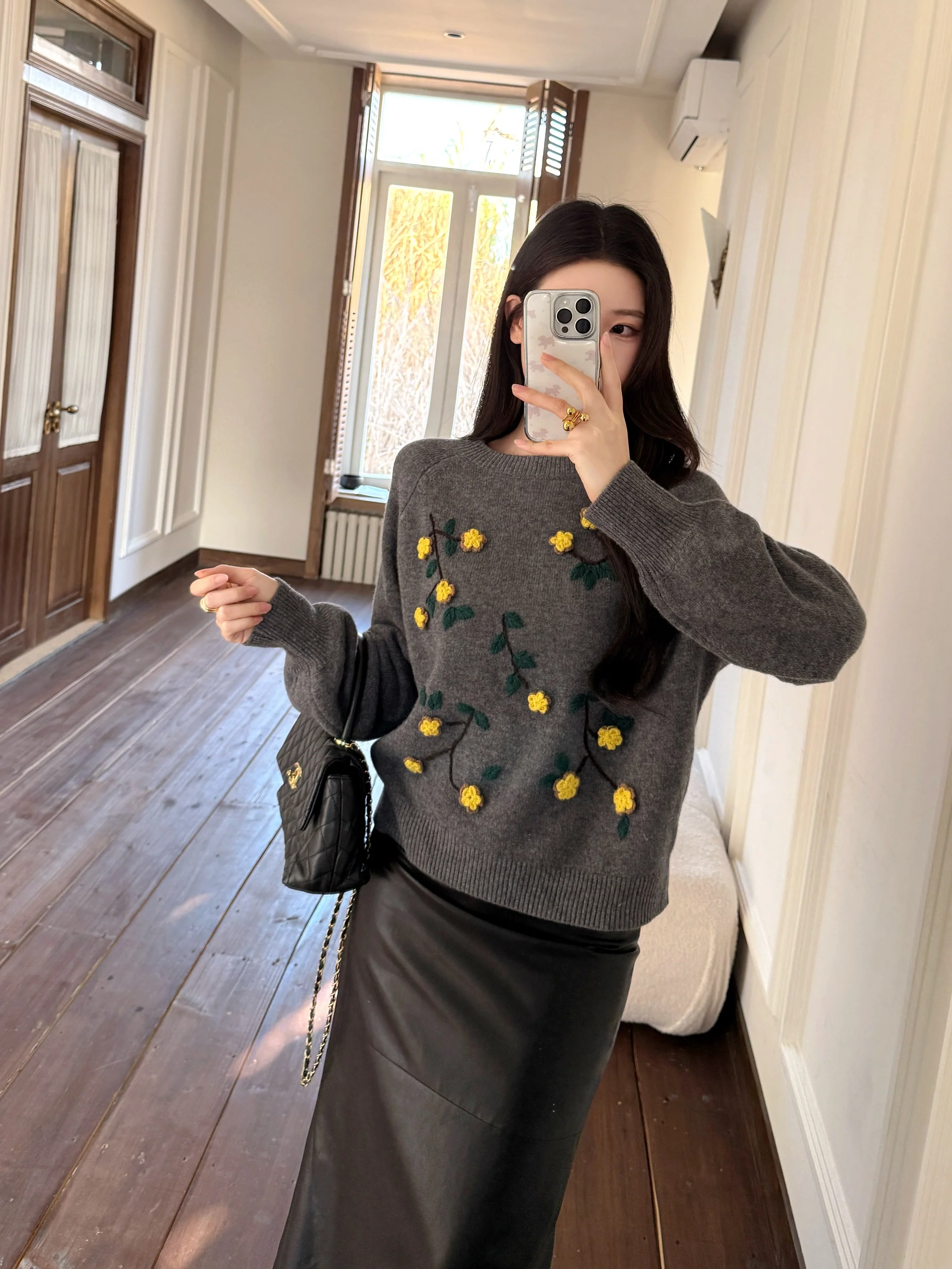 ES 26ss embroidery sweater