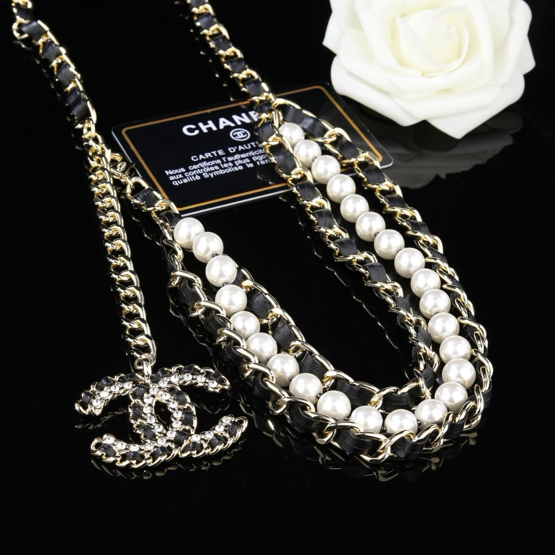 Black and Gold Pearl Chain Belt