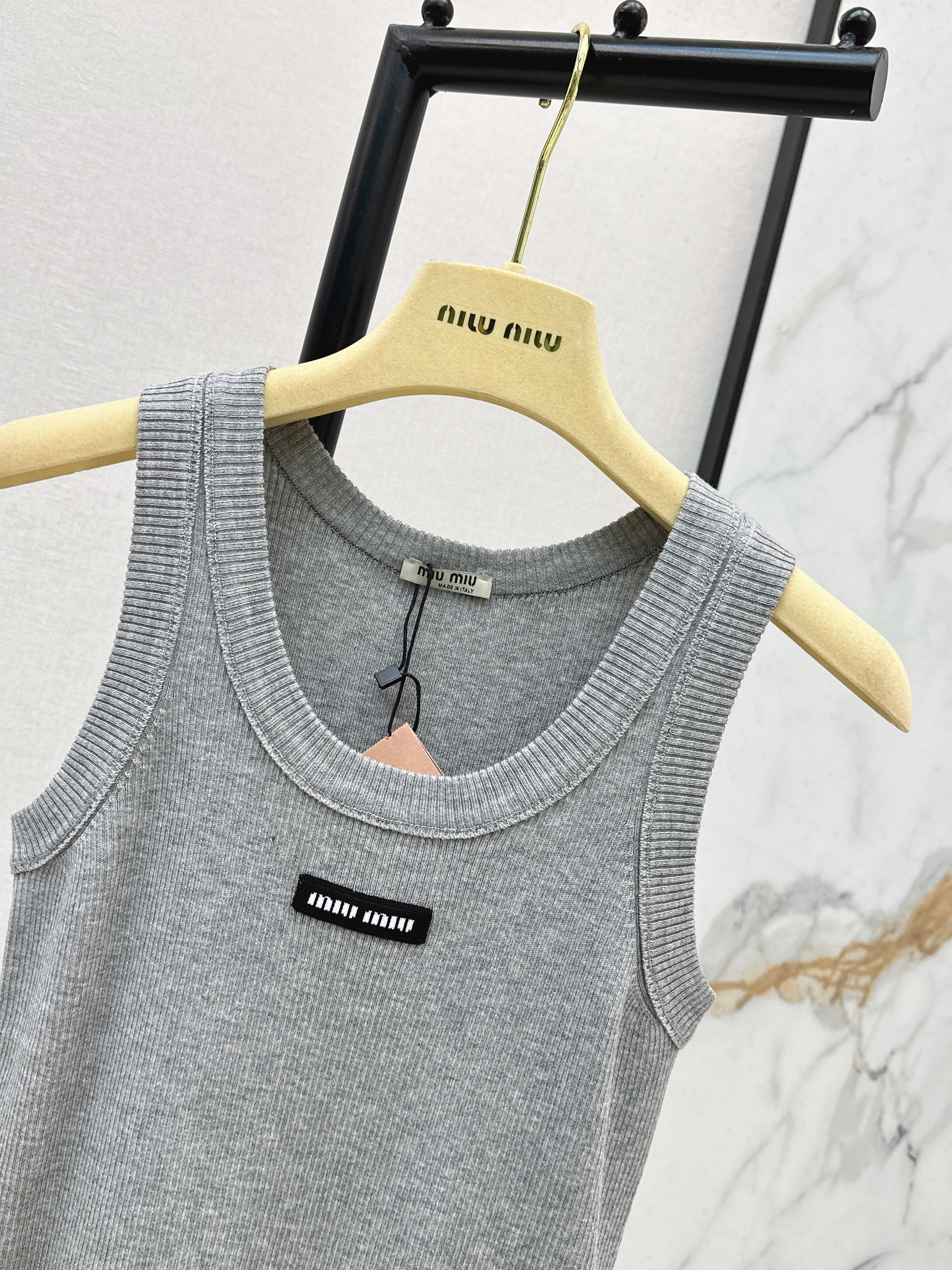 Miu 26ss sleeveless vest