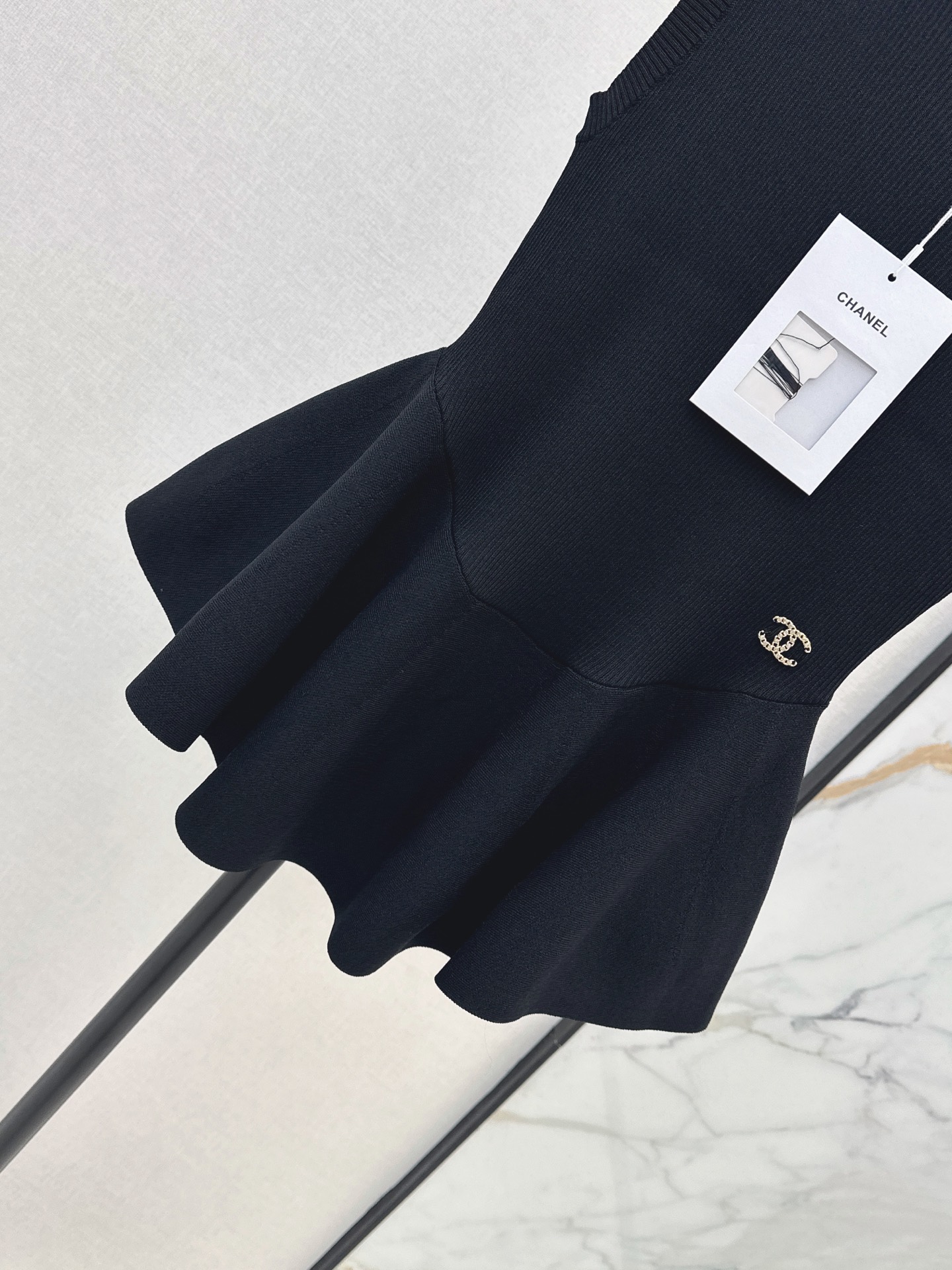 Chan 26ss sleeveless ruffle kniwear