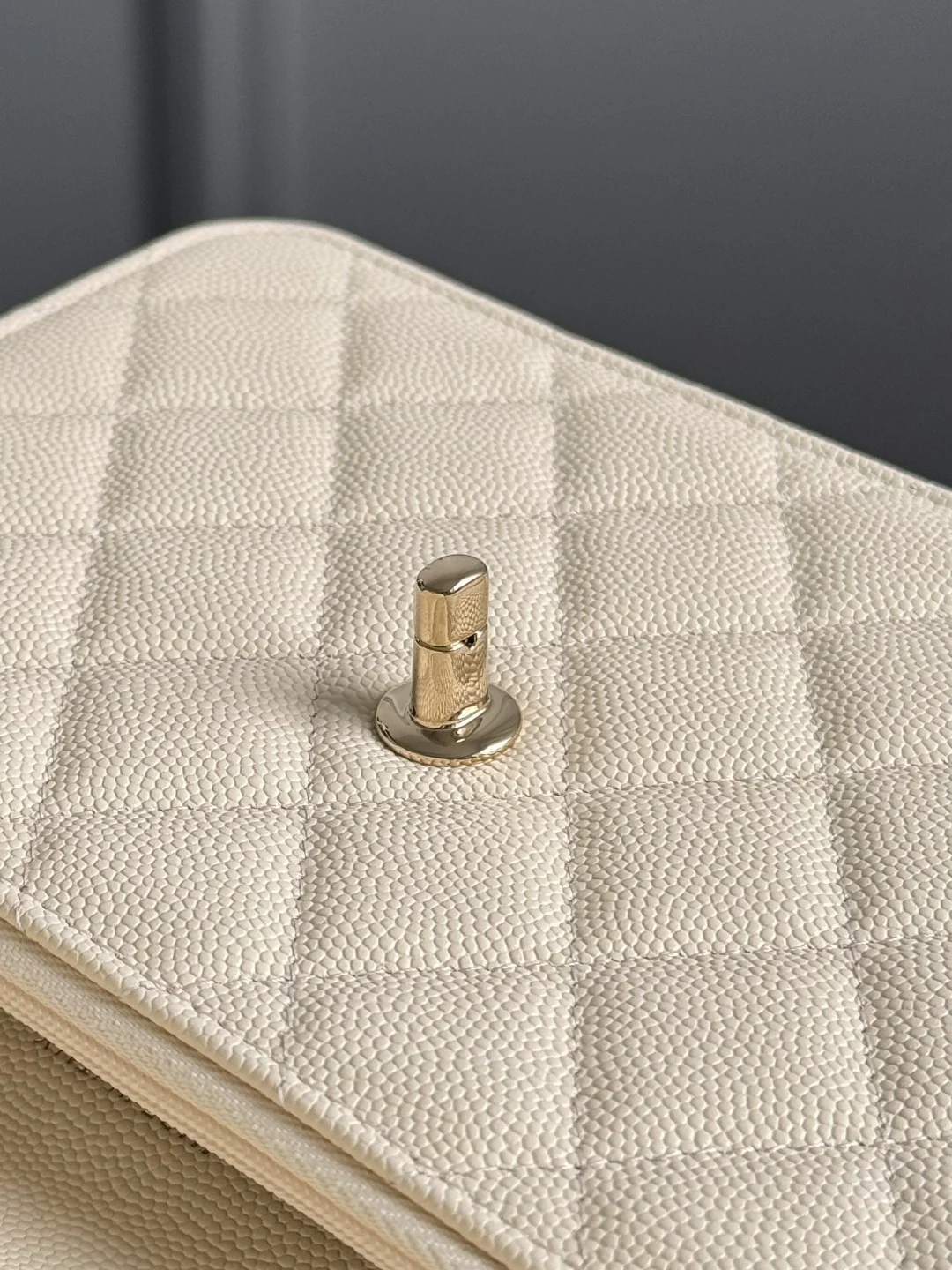 Chan 25C messenger bag