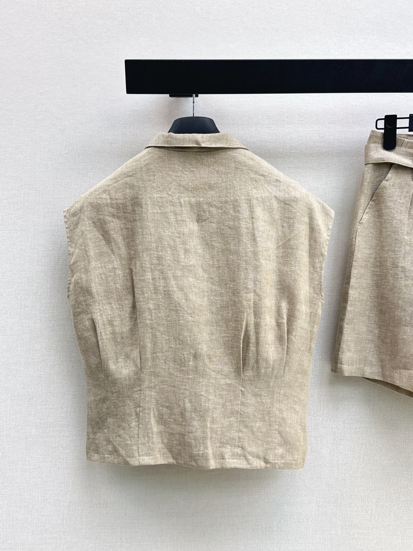 CD 26ss linen sleeveless top