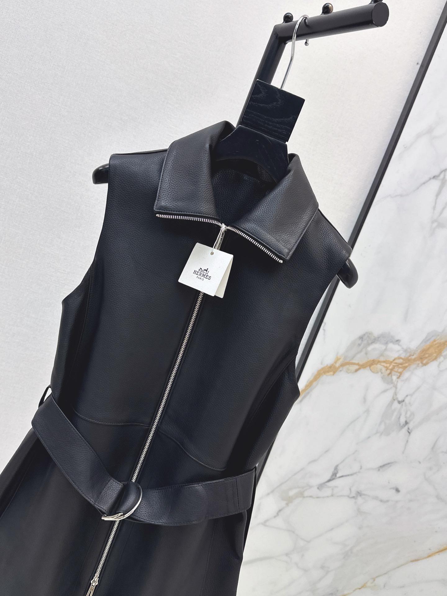 Her 26ss leather vest jacket