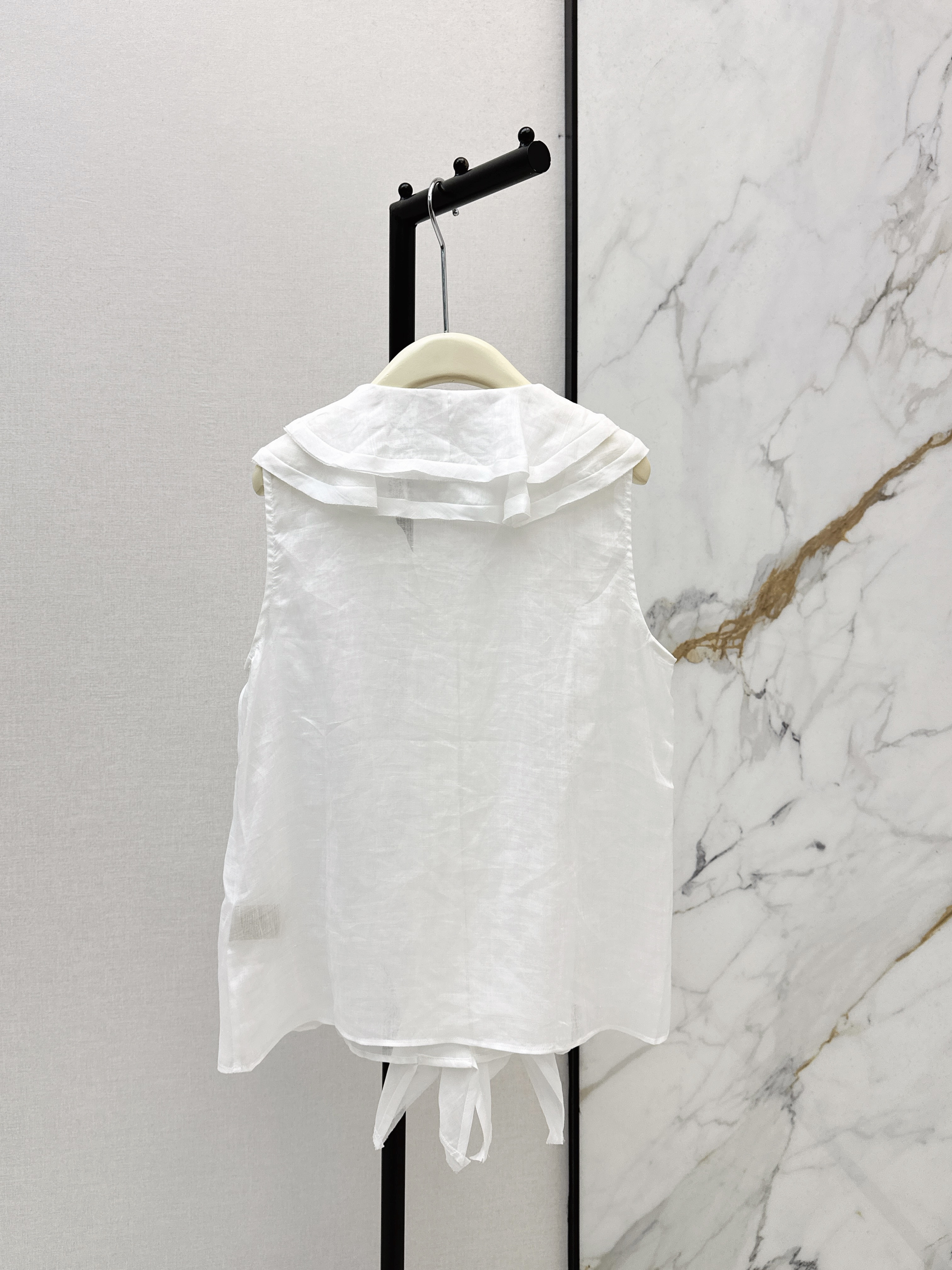 Chol 26ss ruffle sleeveless shirt