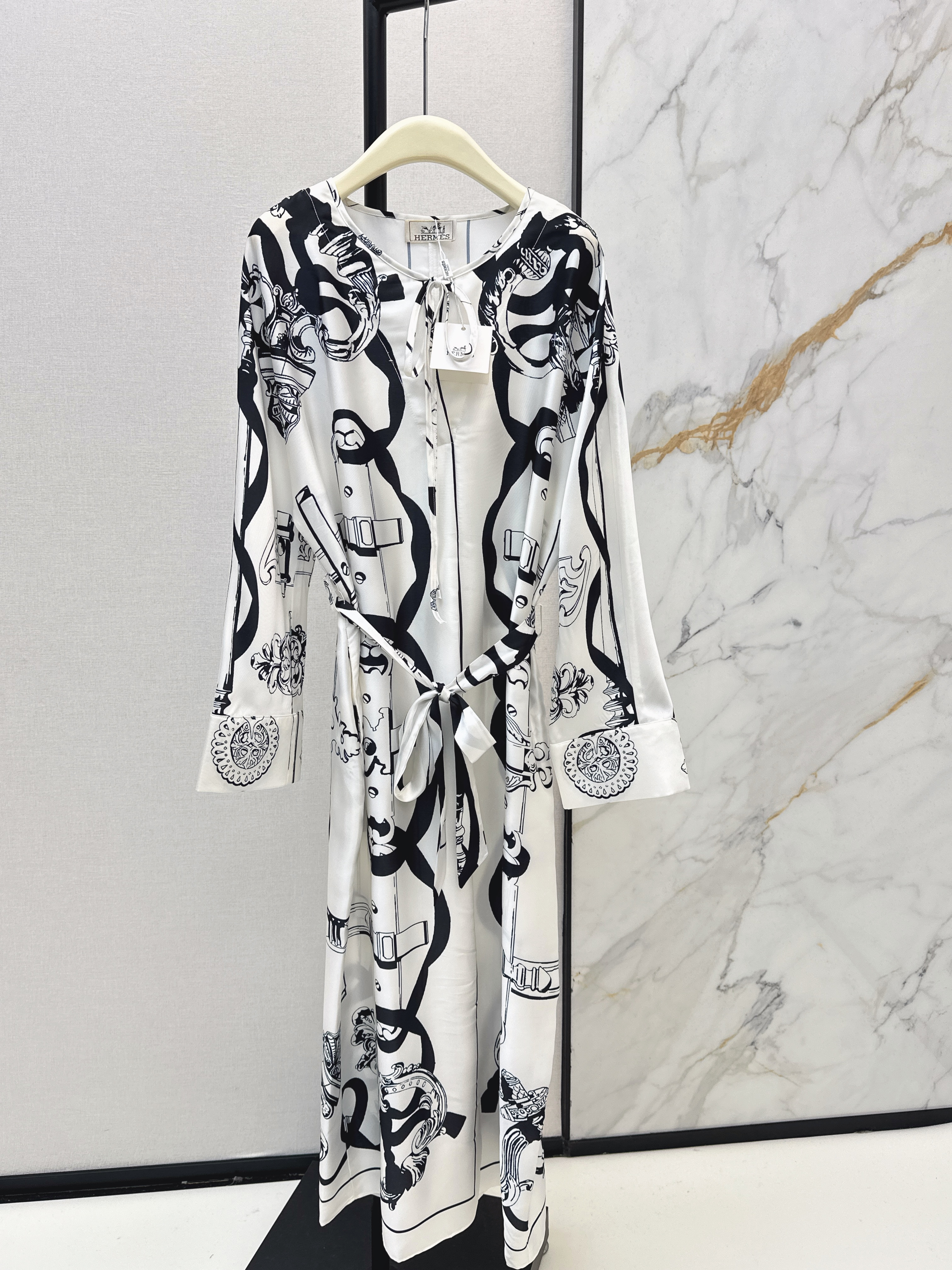 Her 26ss dolman sleeve silk dress