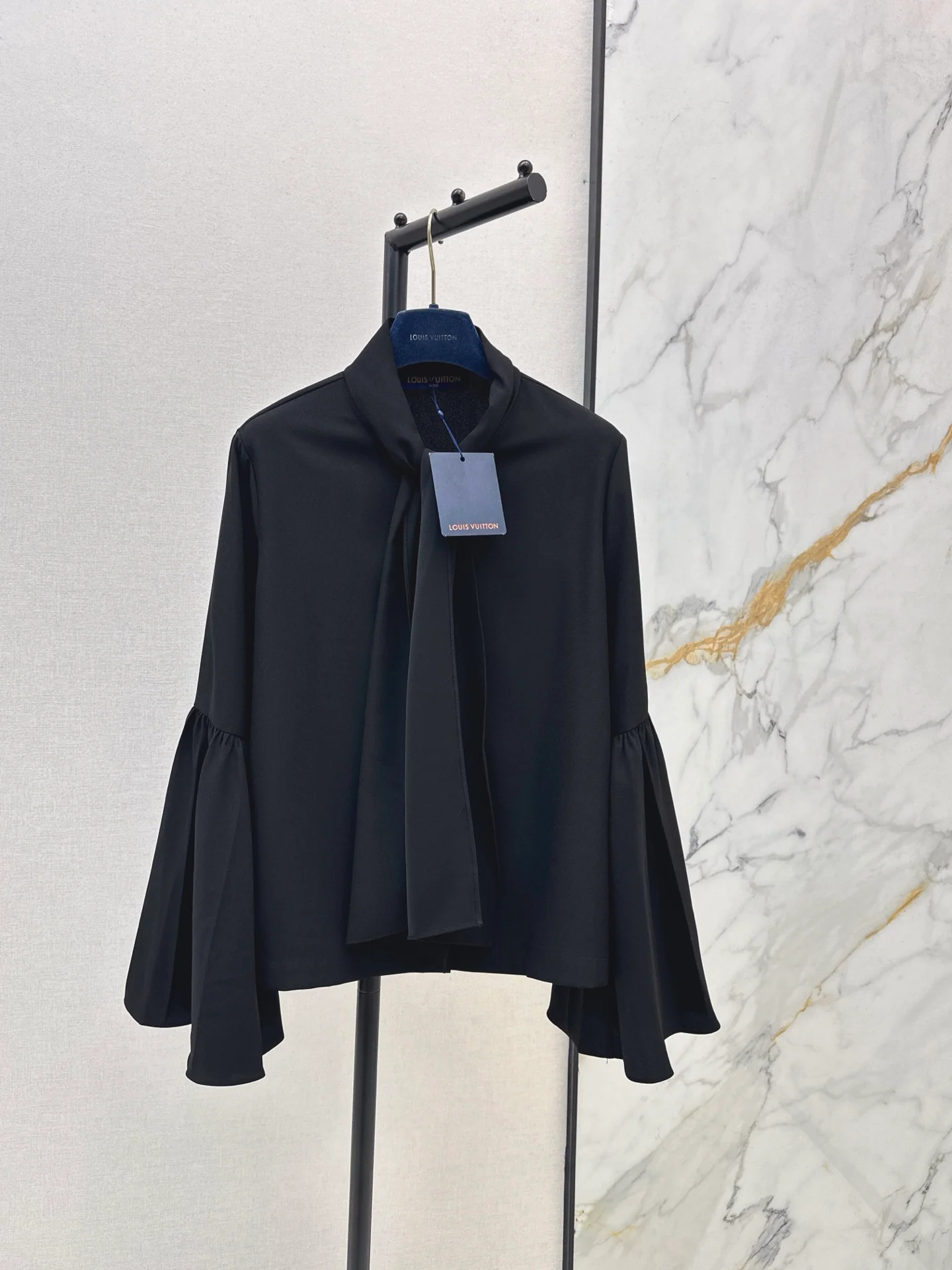 Louis 25fw ribbon flare sleeve shirt