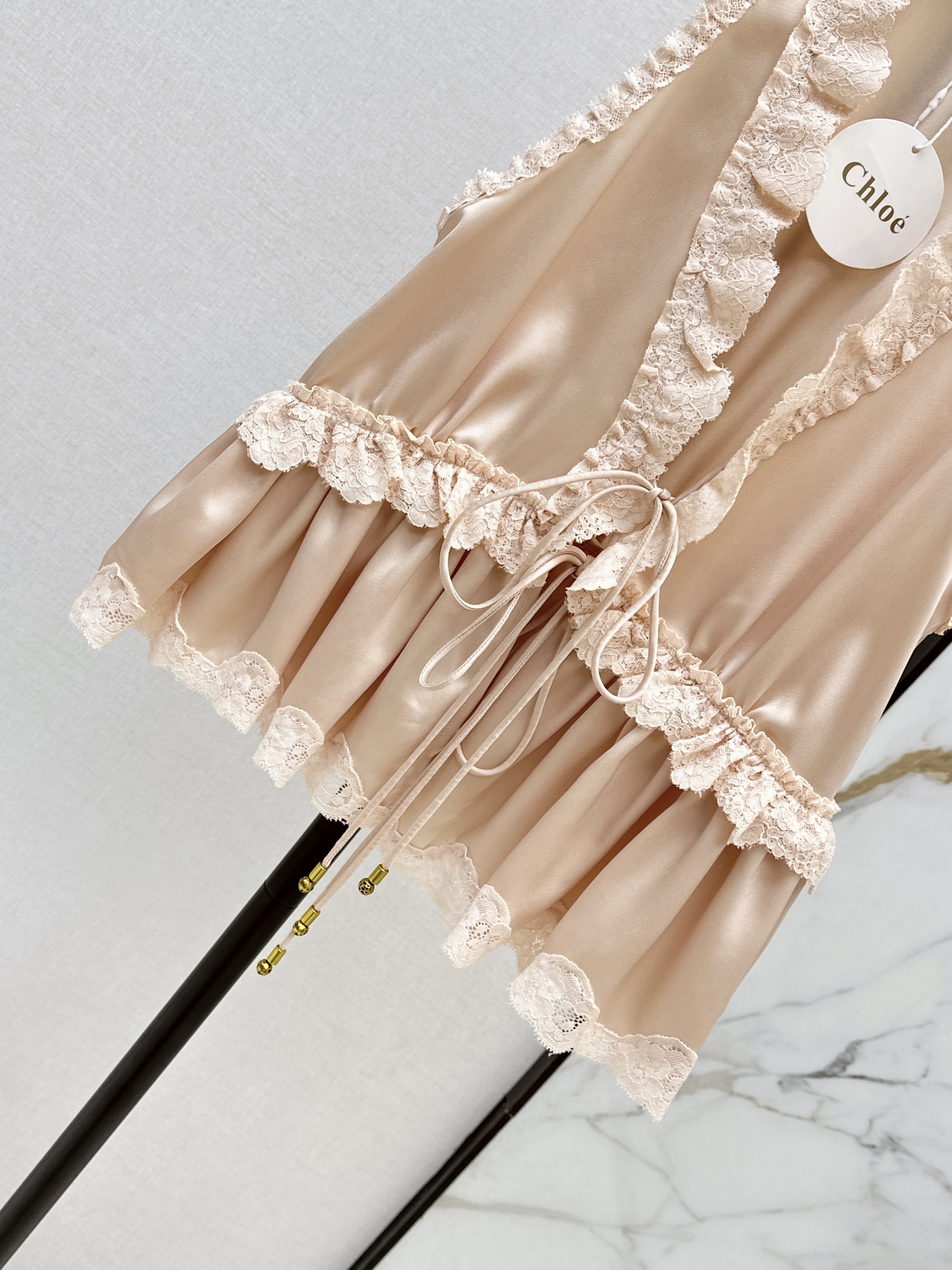 Chol 26ss lace v-neck top