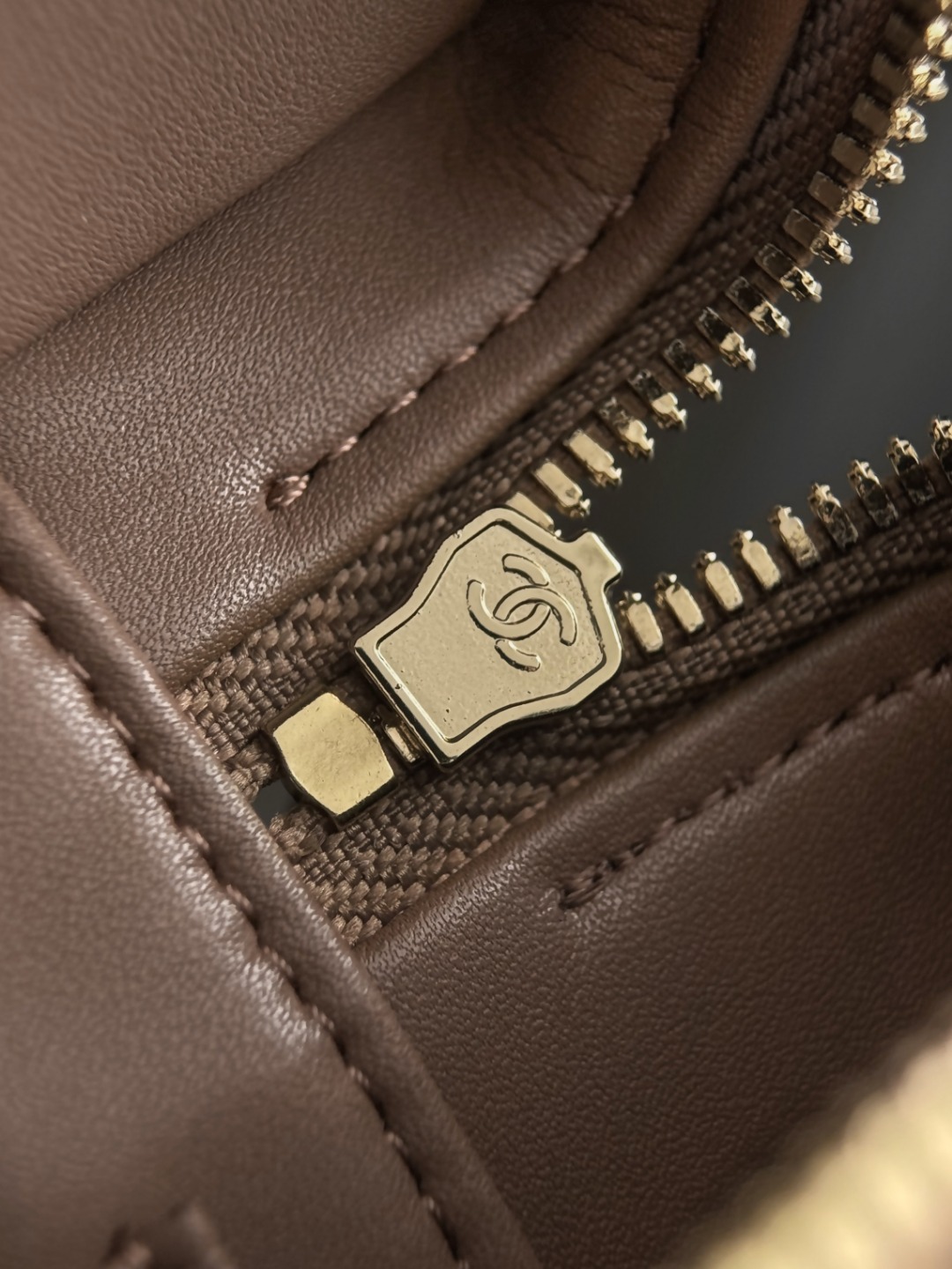 Chan 26S LP chain shoulder bag