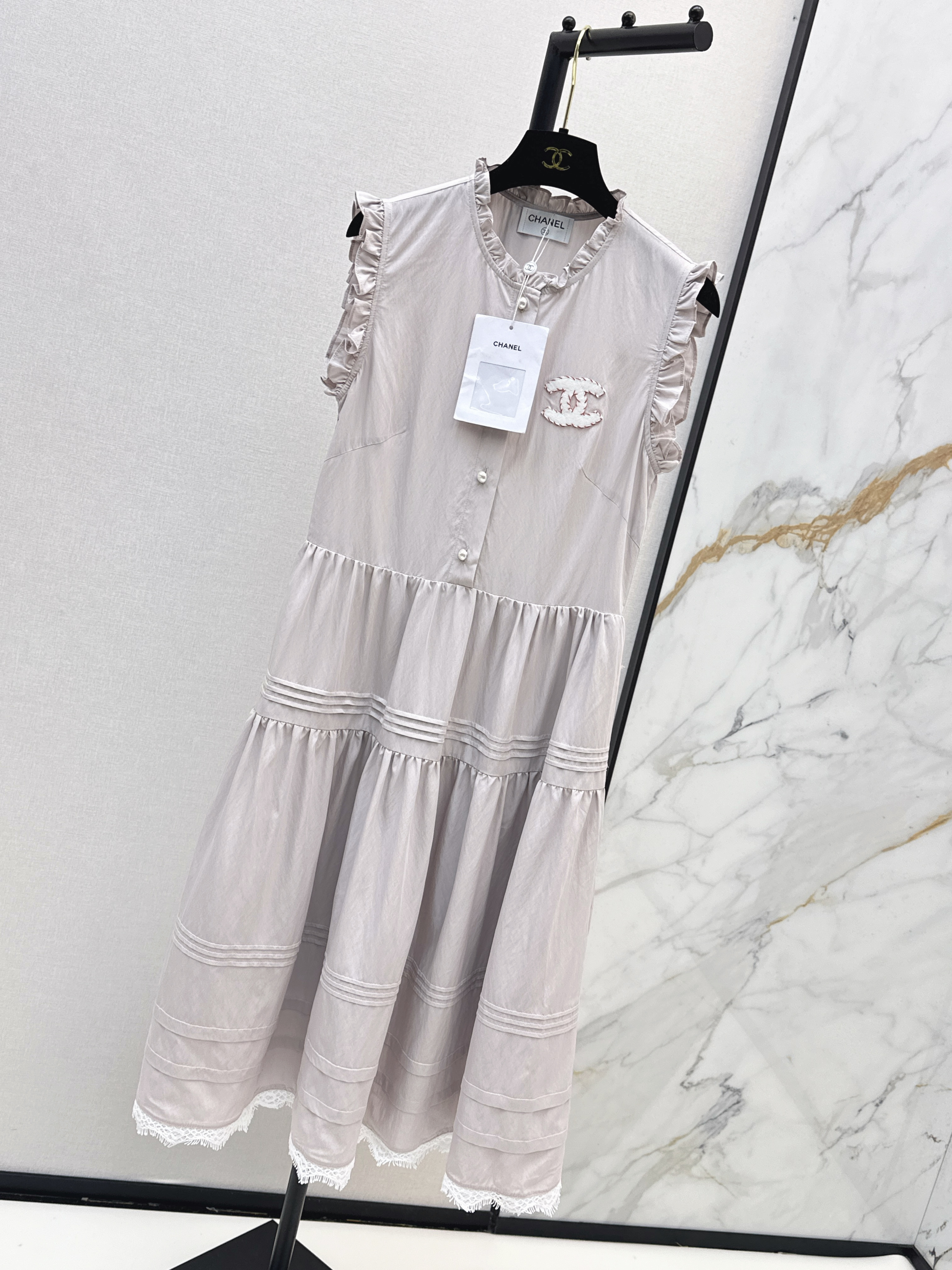 Chan 26ss Sleeveless Tiered Ruffle Midi Dress