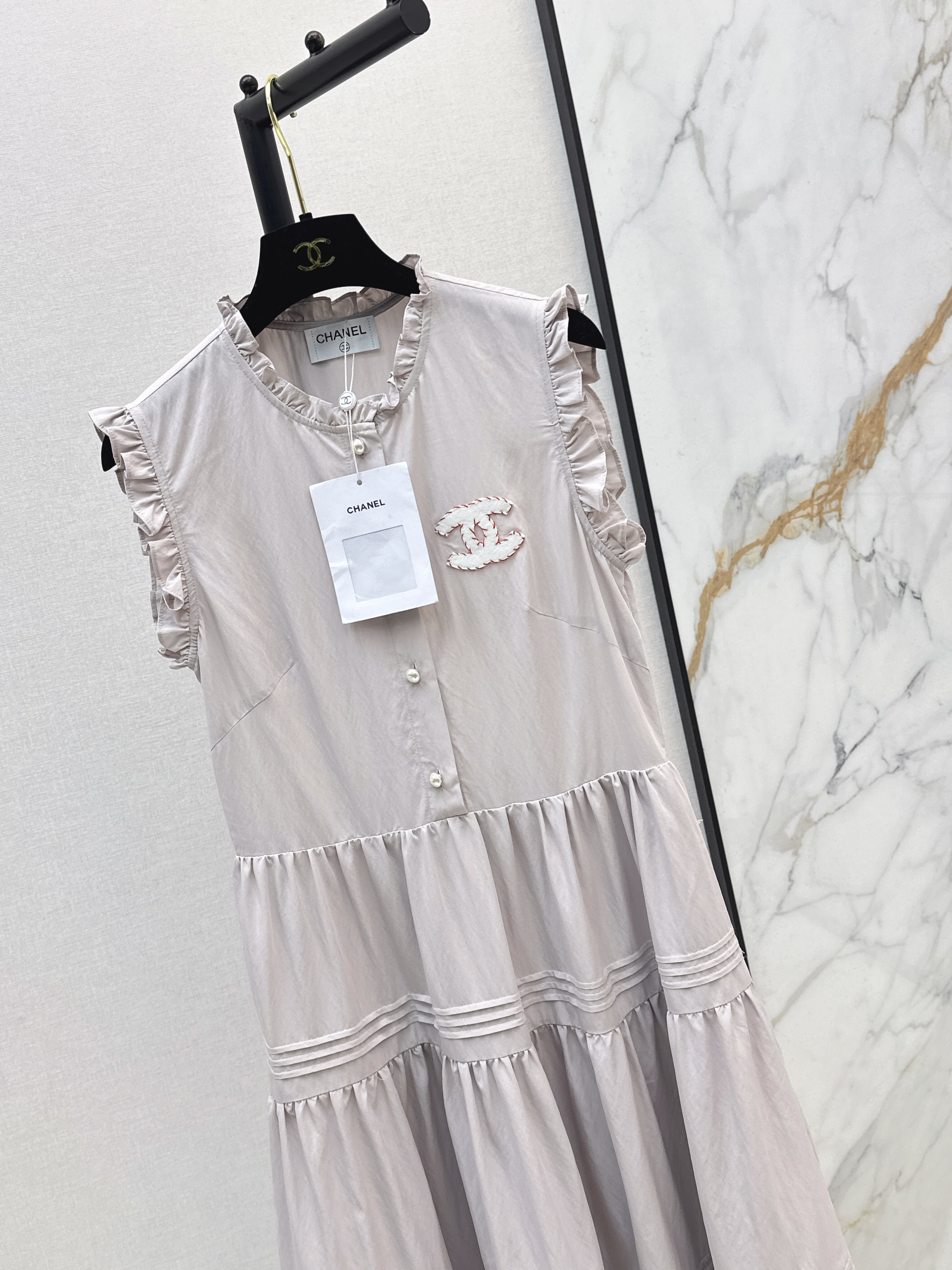 Chan 26ss Sleeveless Tiered Ruffle Midi Dress