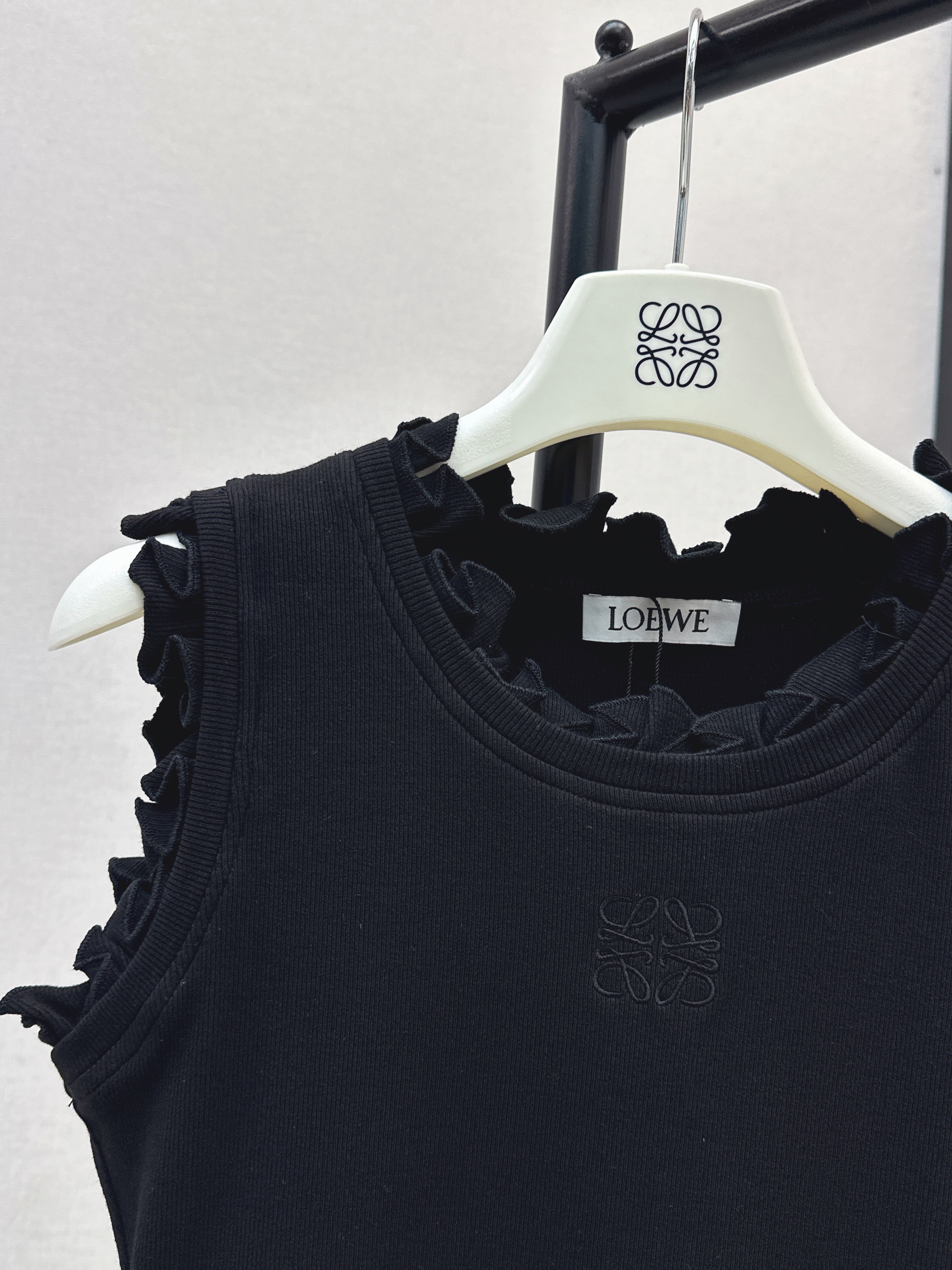 Loe 26ss ruffle vest