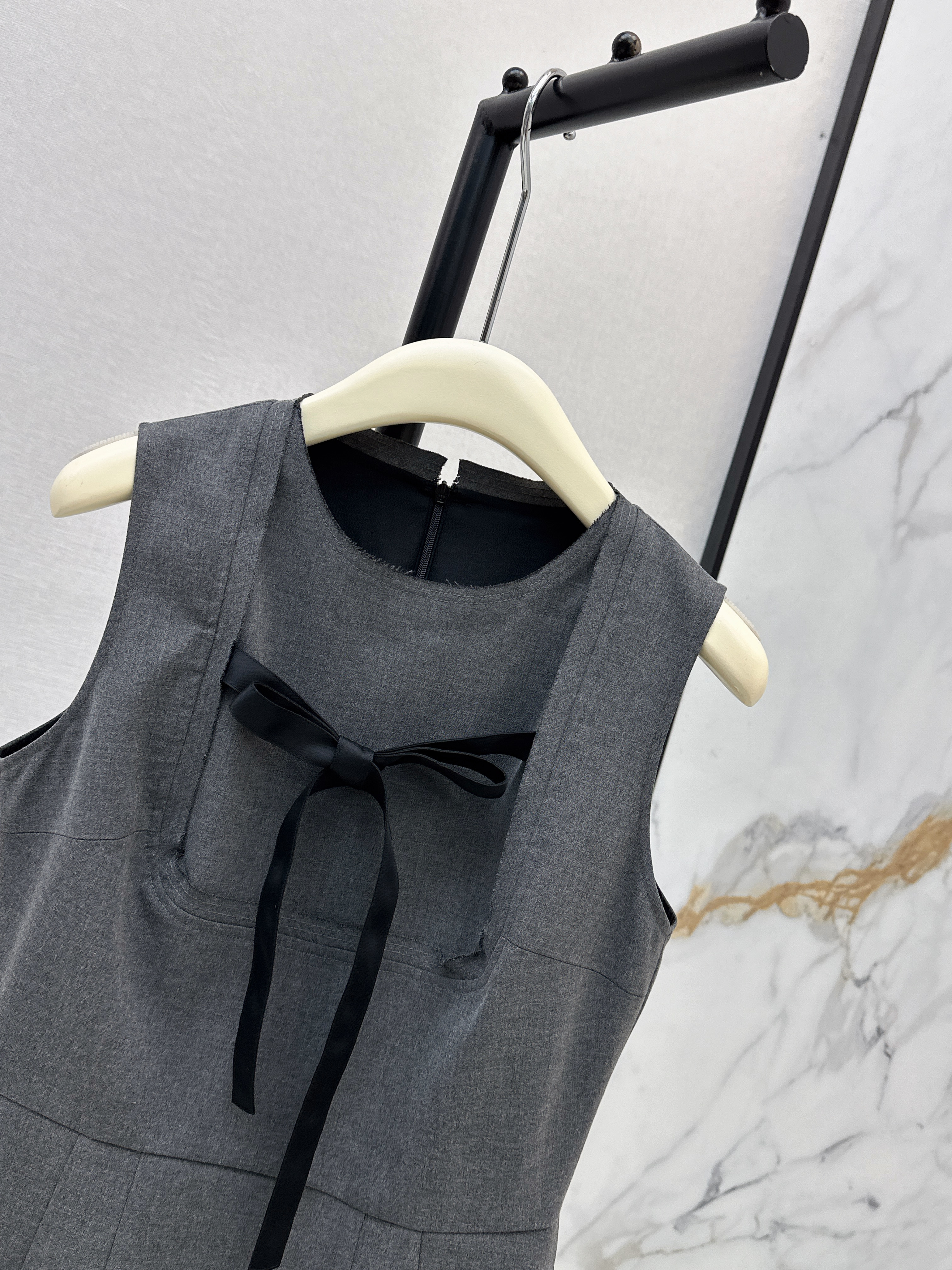 Prad 26ss bow sleeveless dress