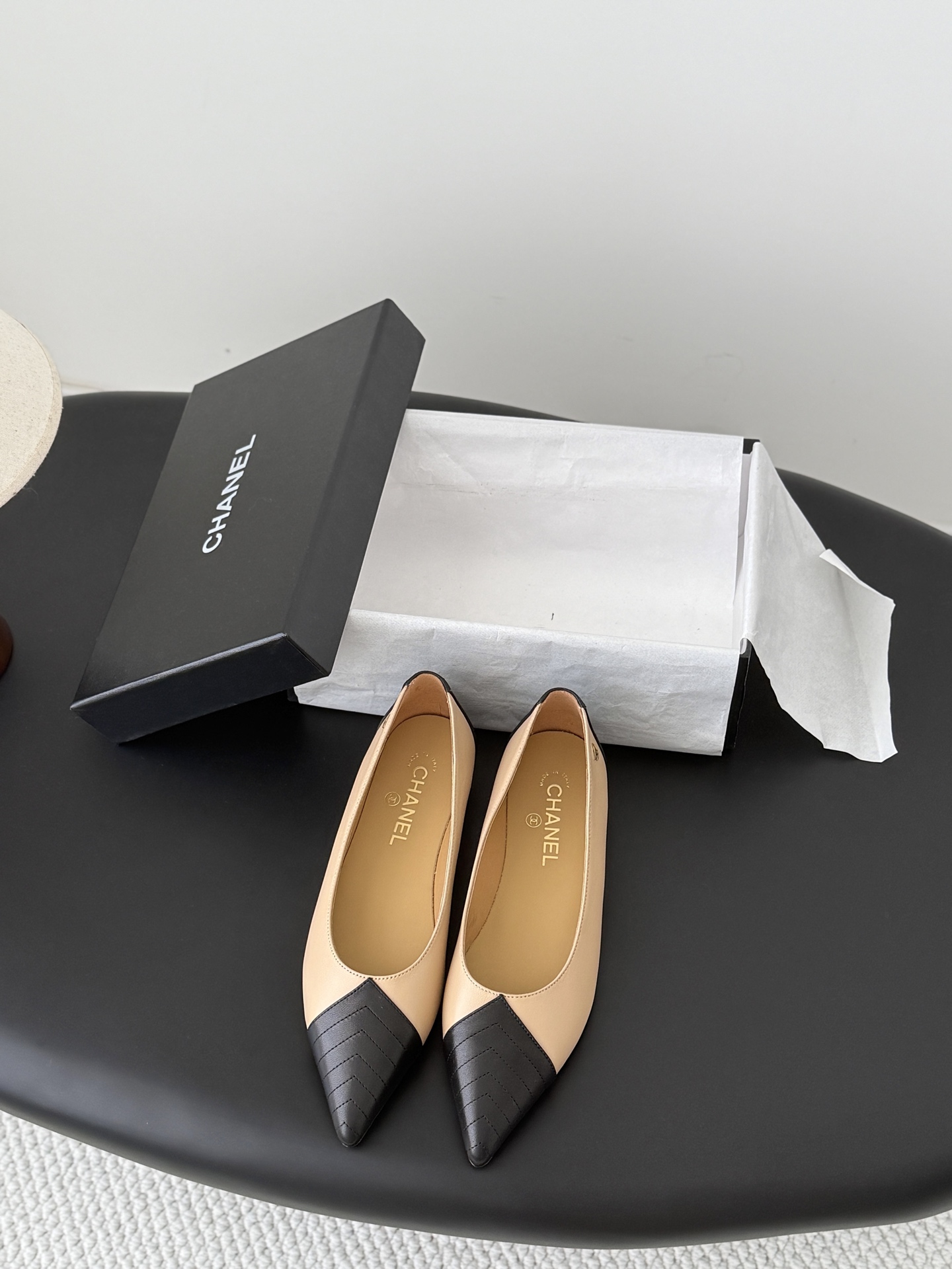 Chan 26C pointed toe flats