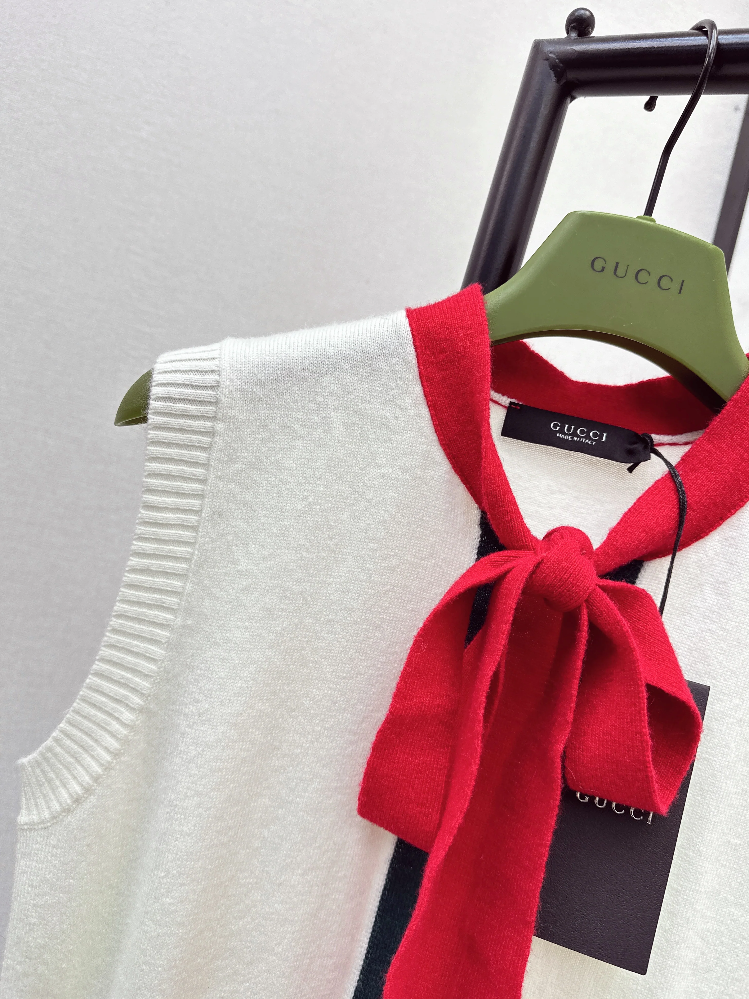 Gucc 26ss sleeveless knit sweater