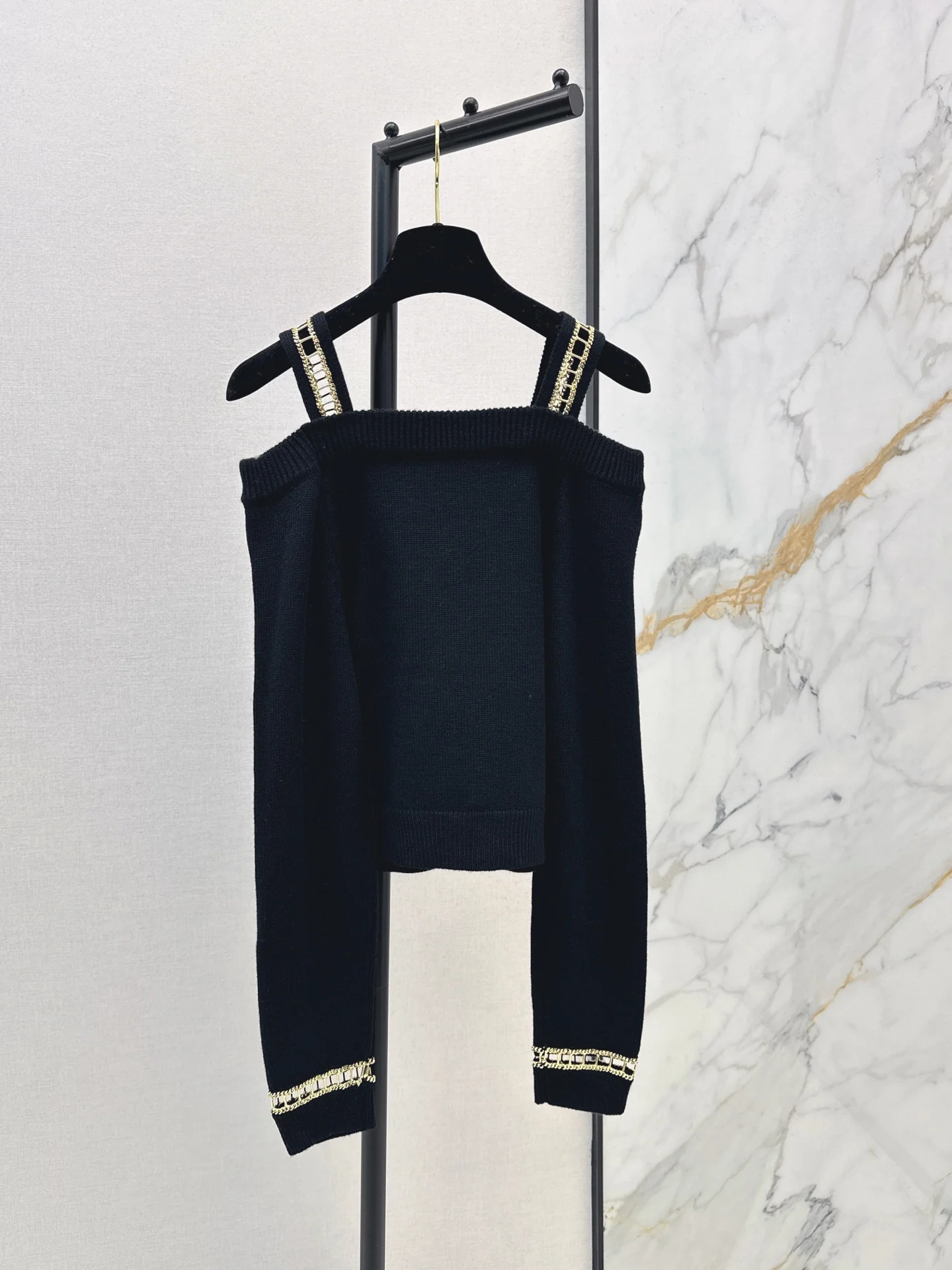 Chan 25fw chain-link off shoulder sweater