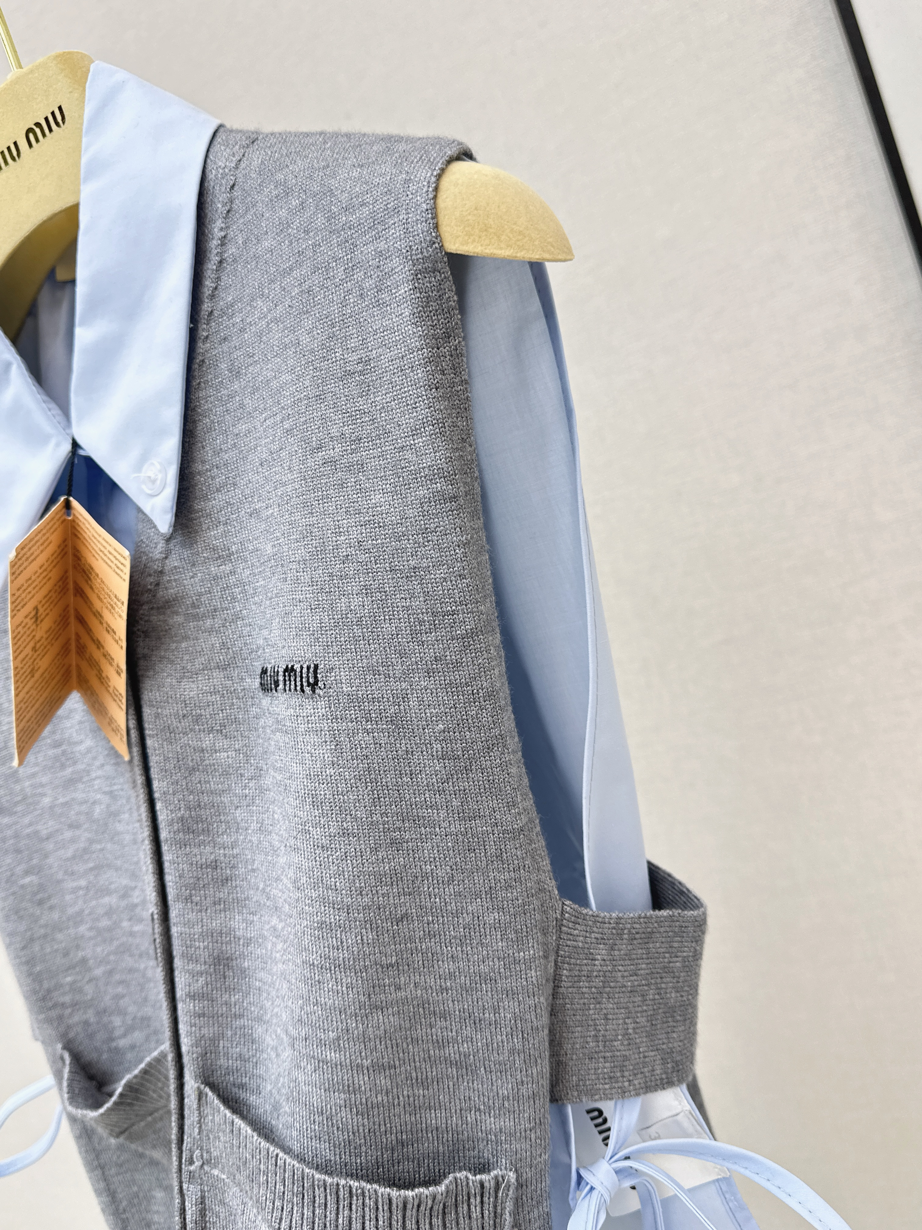 Miu 26ss knit vest sleeveless shirt set