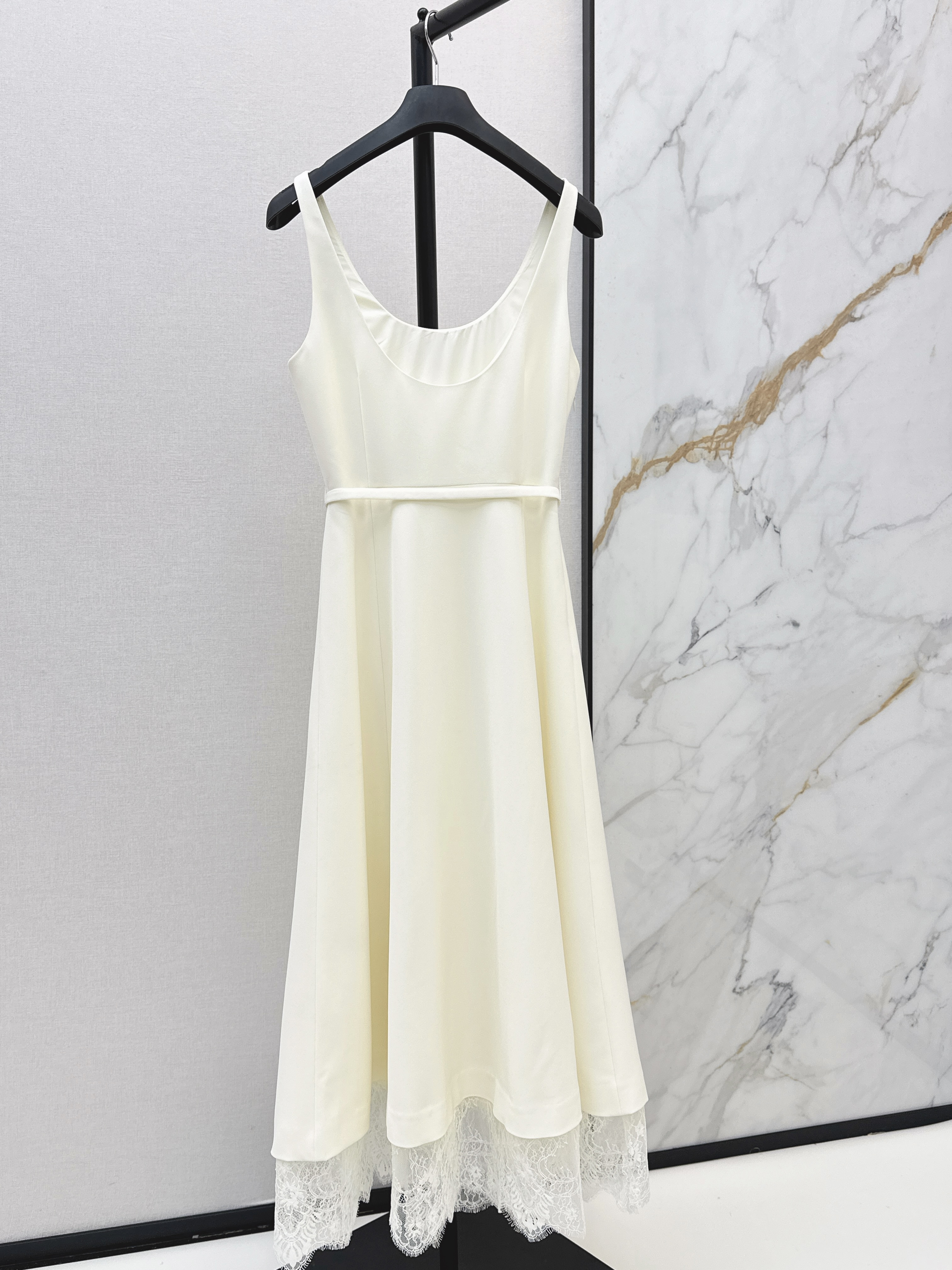 CD 26ss lace contract slip dress