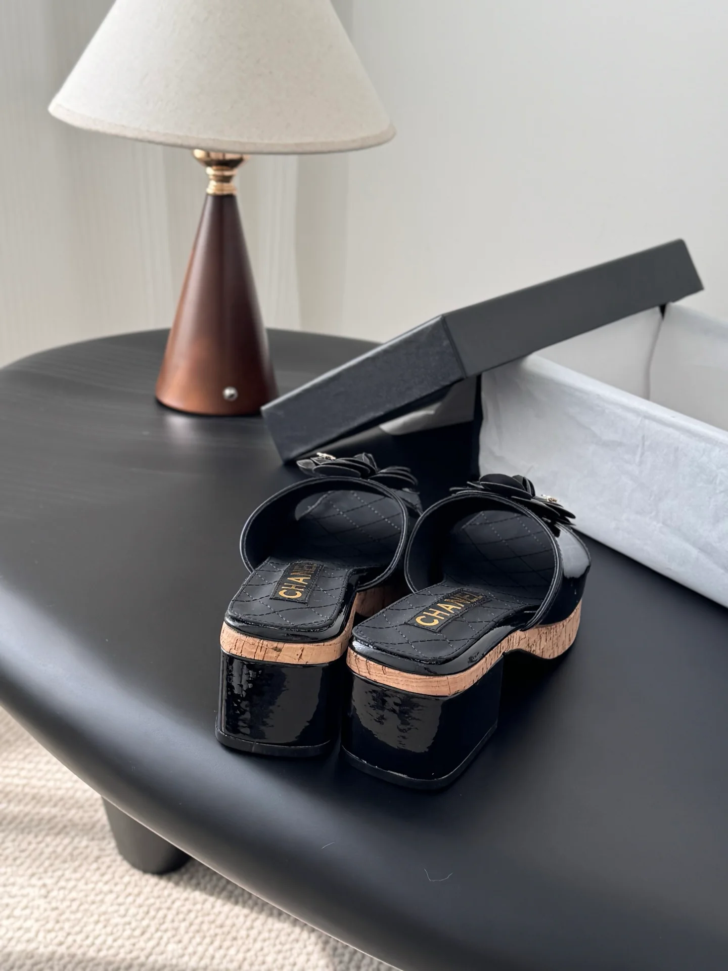 Chan 26ss camellia sides sandals