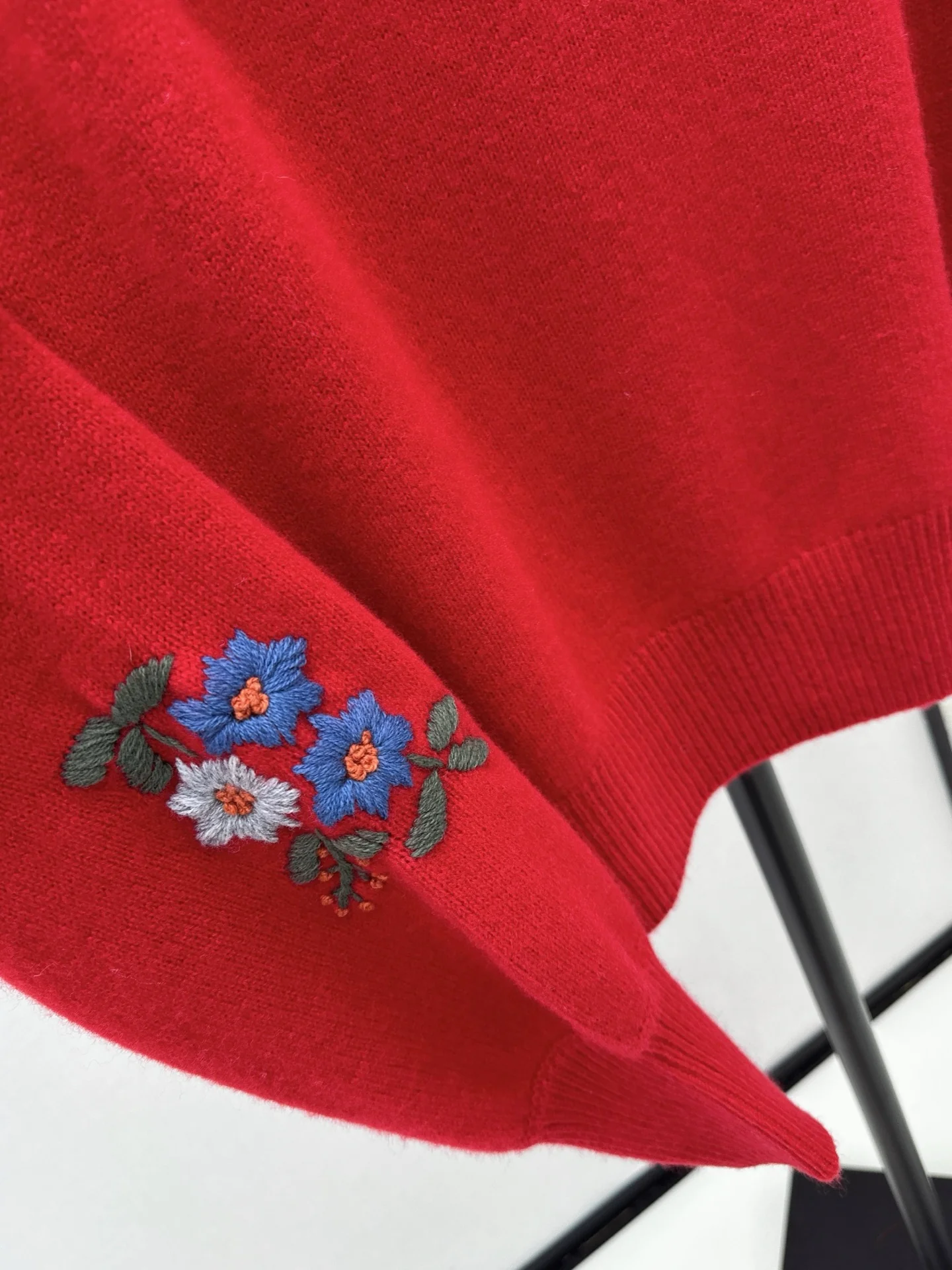 Gucc 25fw embroidery sweater