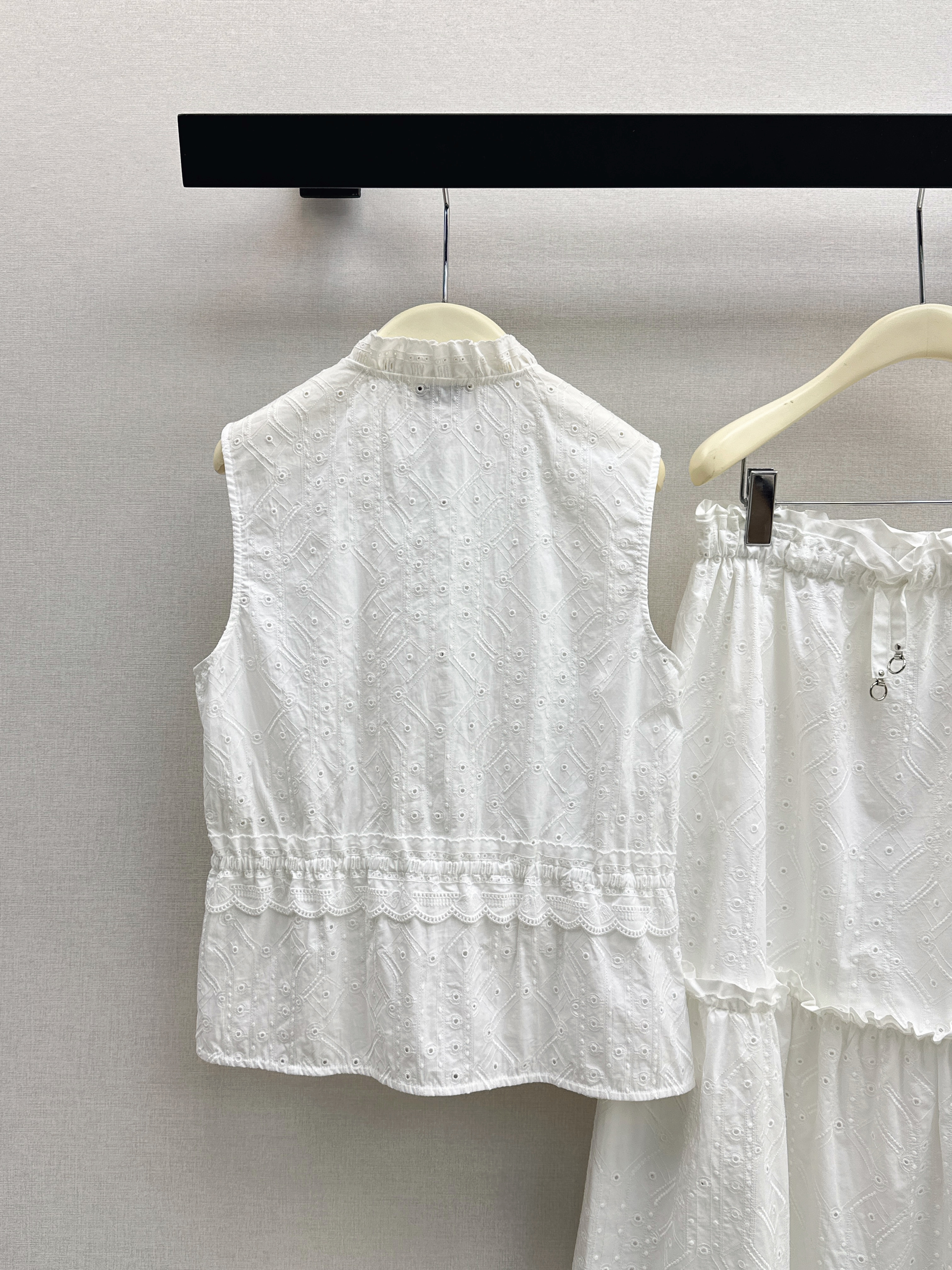 Herm 26ss embroidert vest skirt set