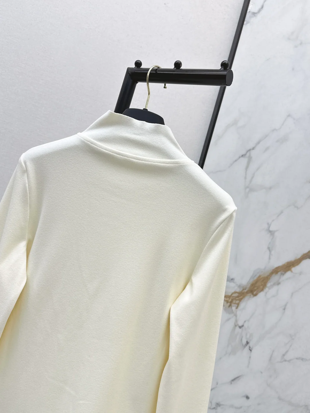 Loui 25fw base layer