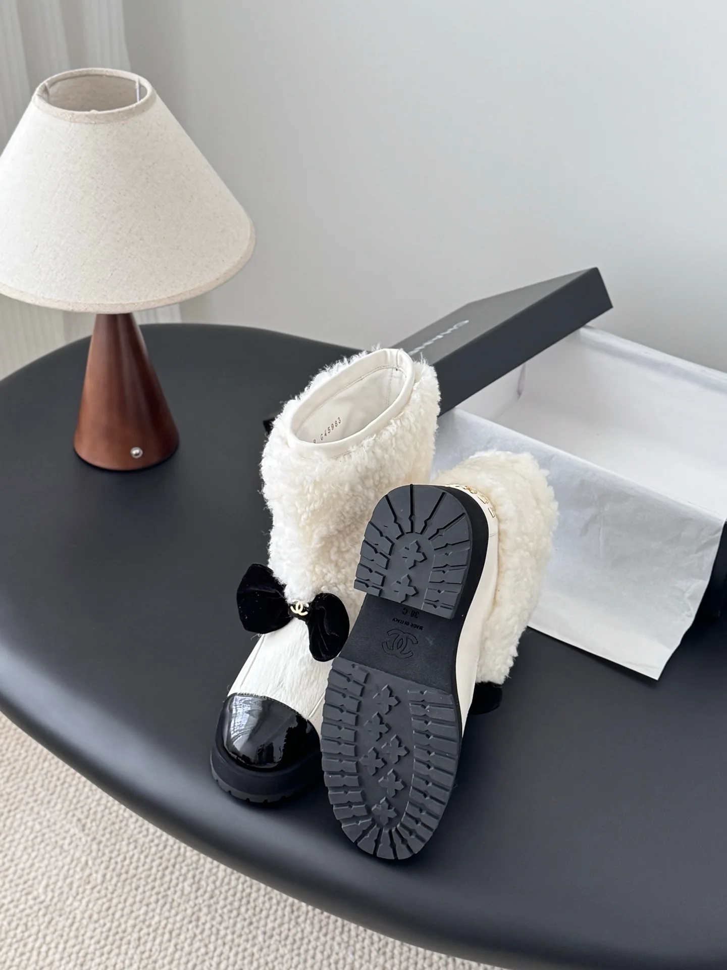 Chan 25fw plush boots with bow