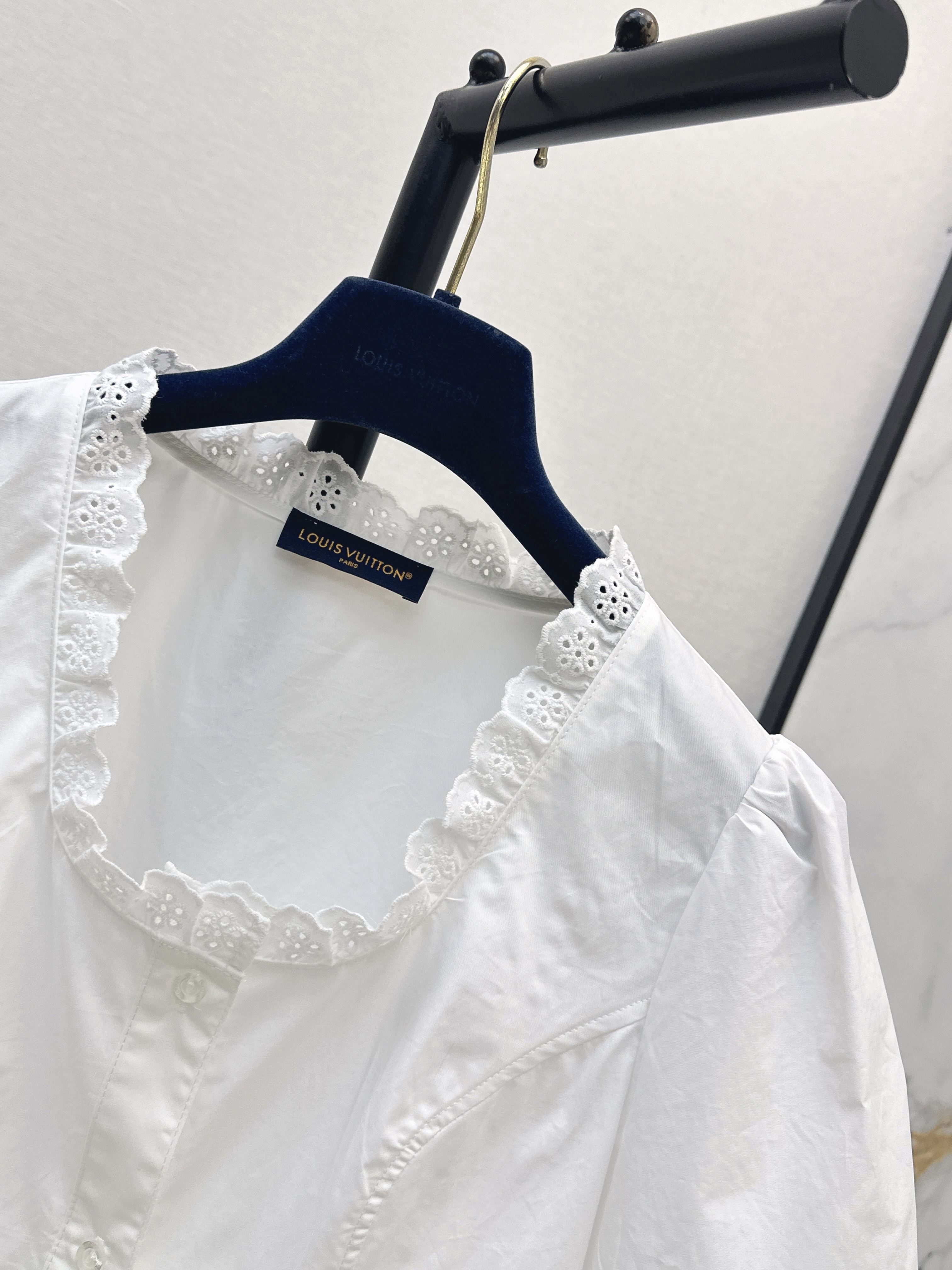 Loui 26ss lace trim puff-sleeve blouse
