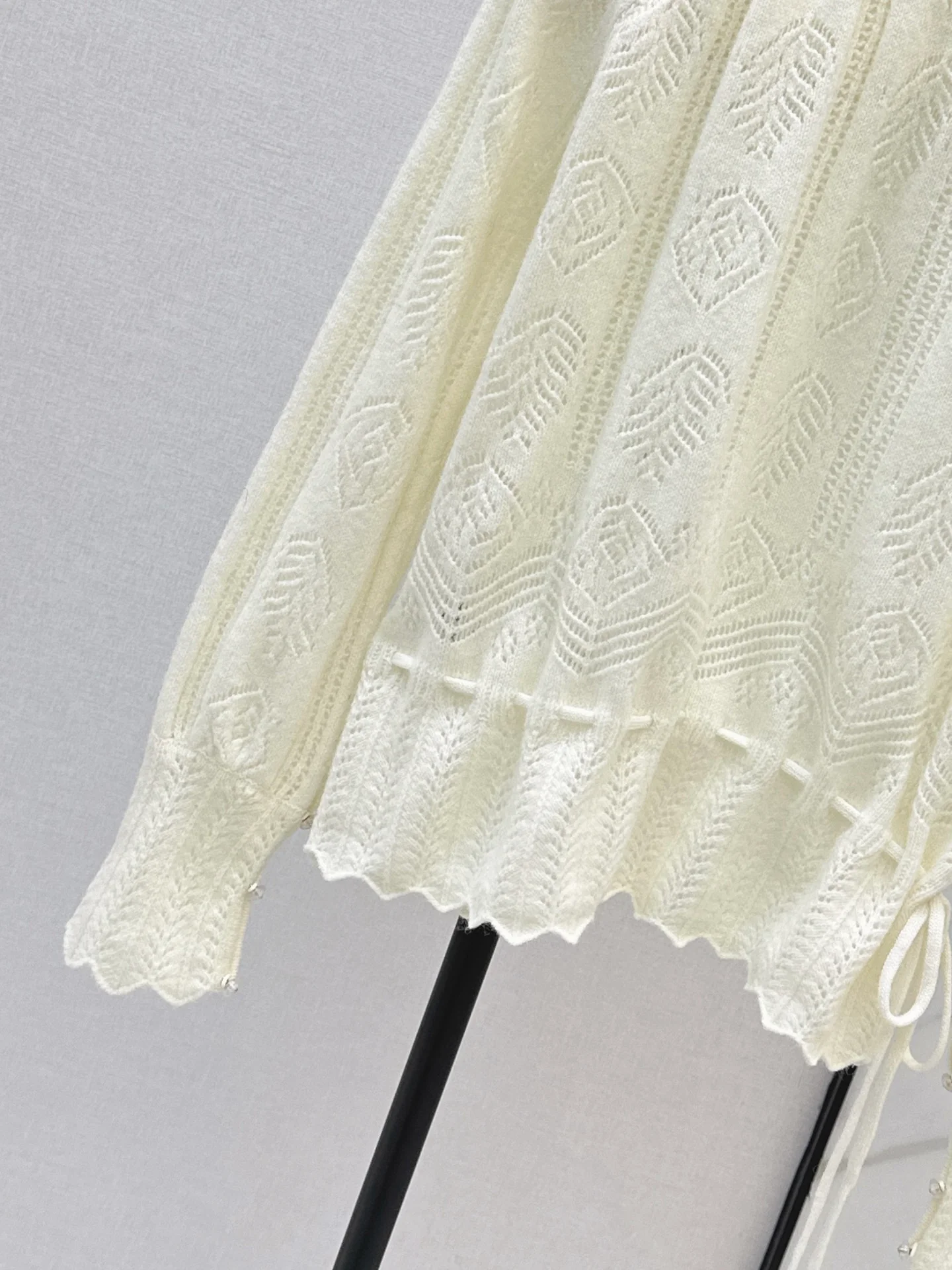 Chan 256ss drawstring sweater