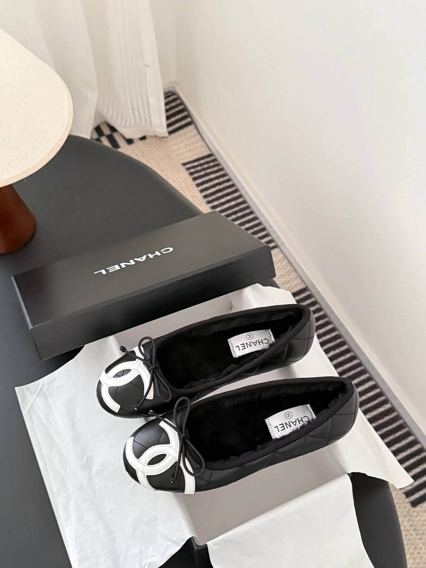 Chan 25fw fleece lined flats