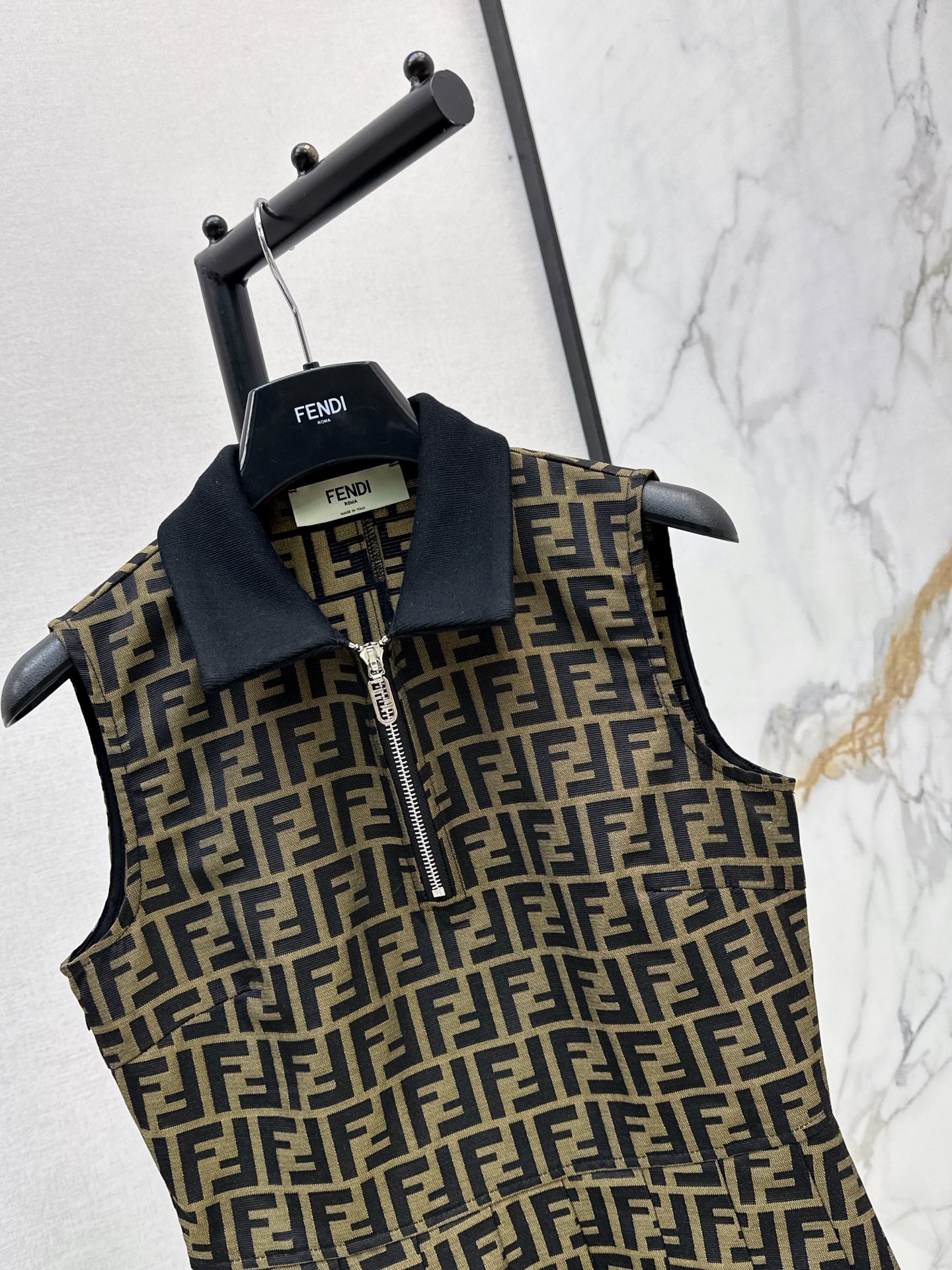 Fen 26ss jacquard sleeveless dress