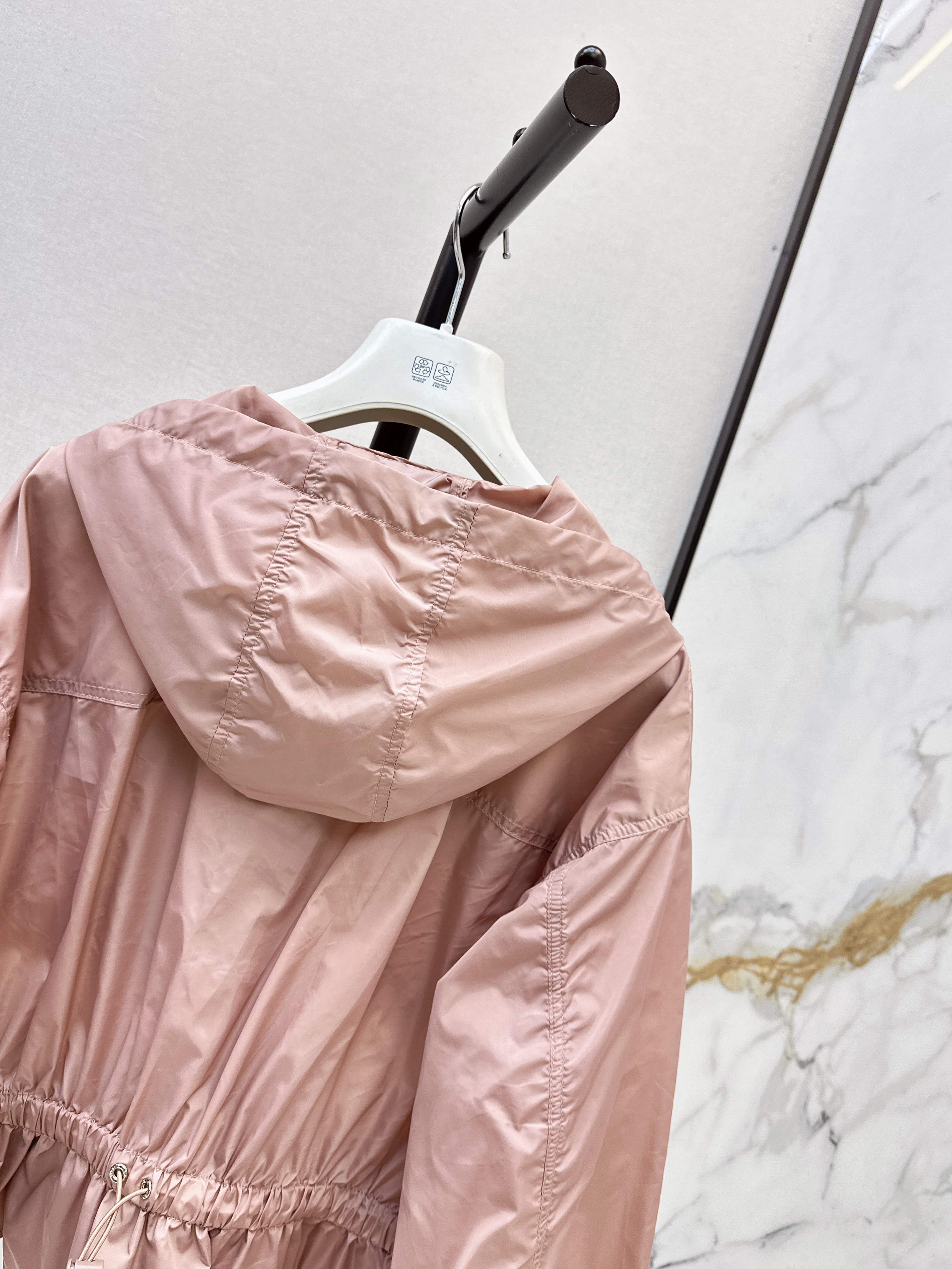 Monc 26ss hodded windbreaker