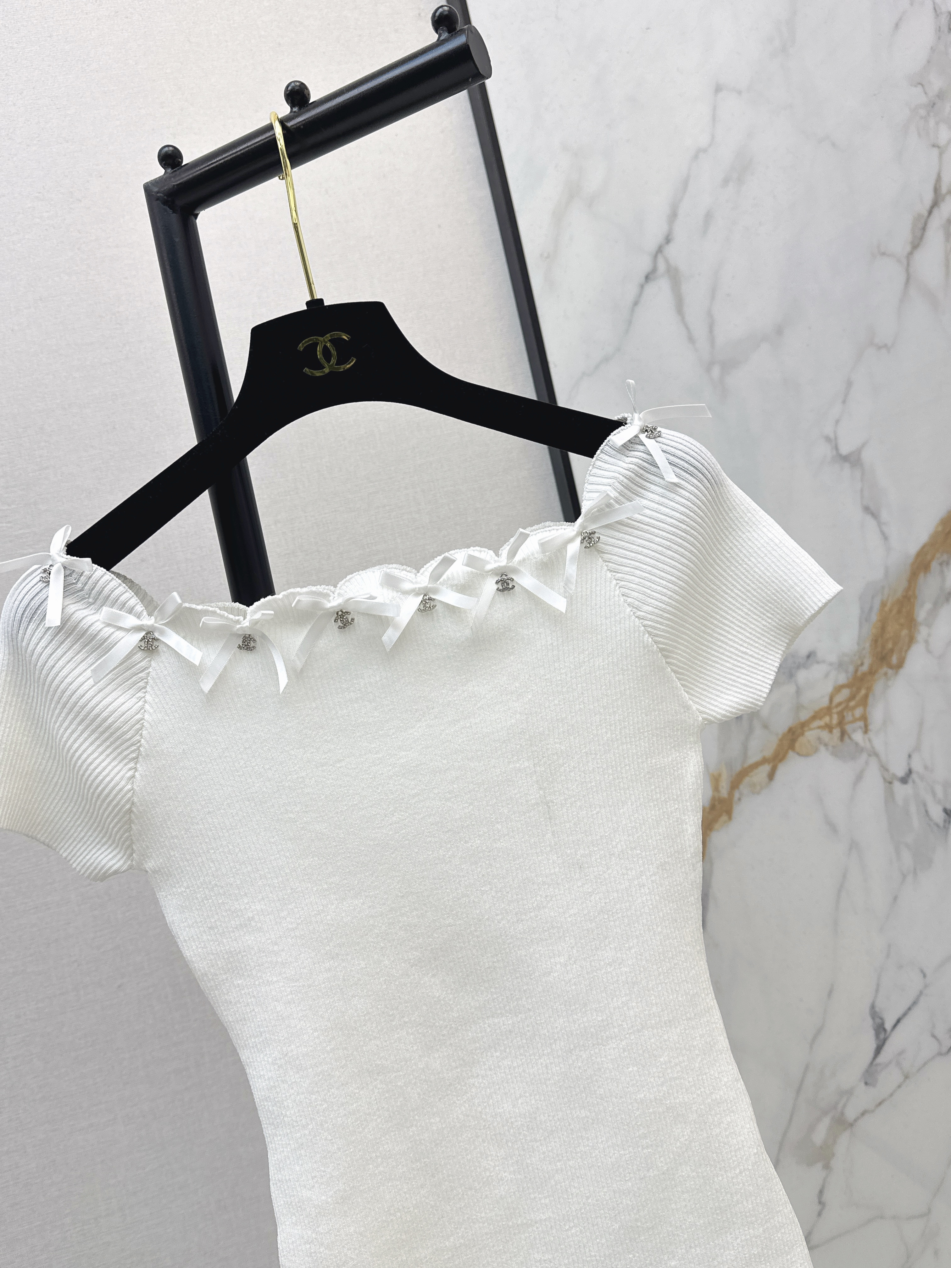 Chan 26ss off shoulder top