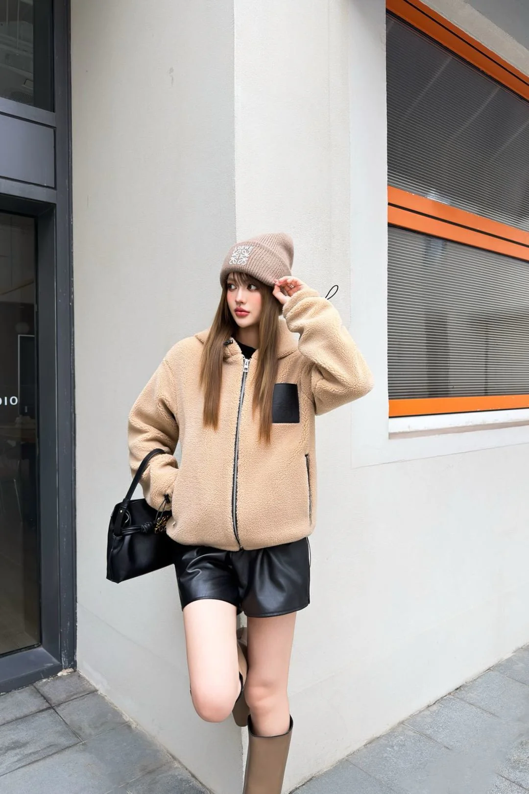 Loe 25fw lamb fleece coat