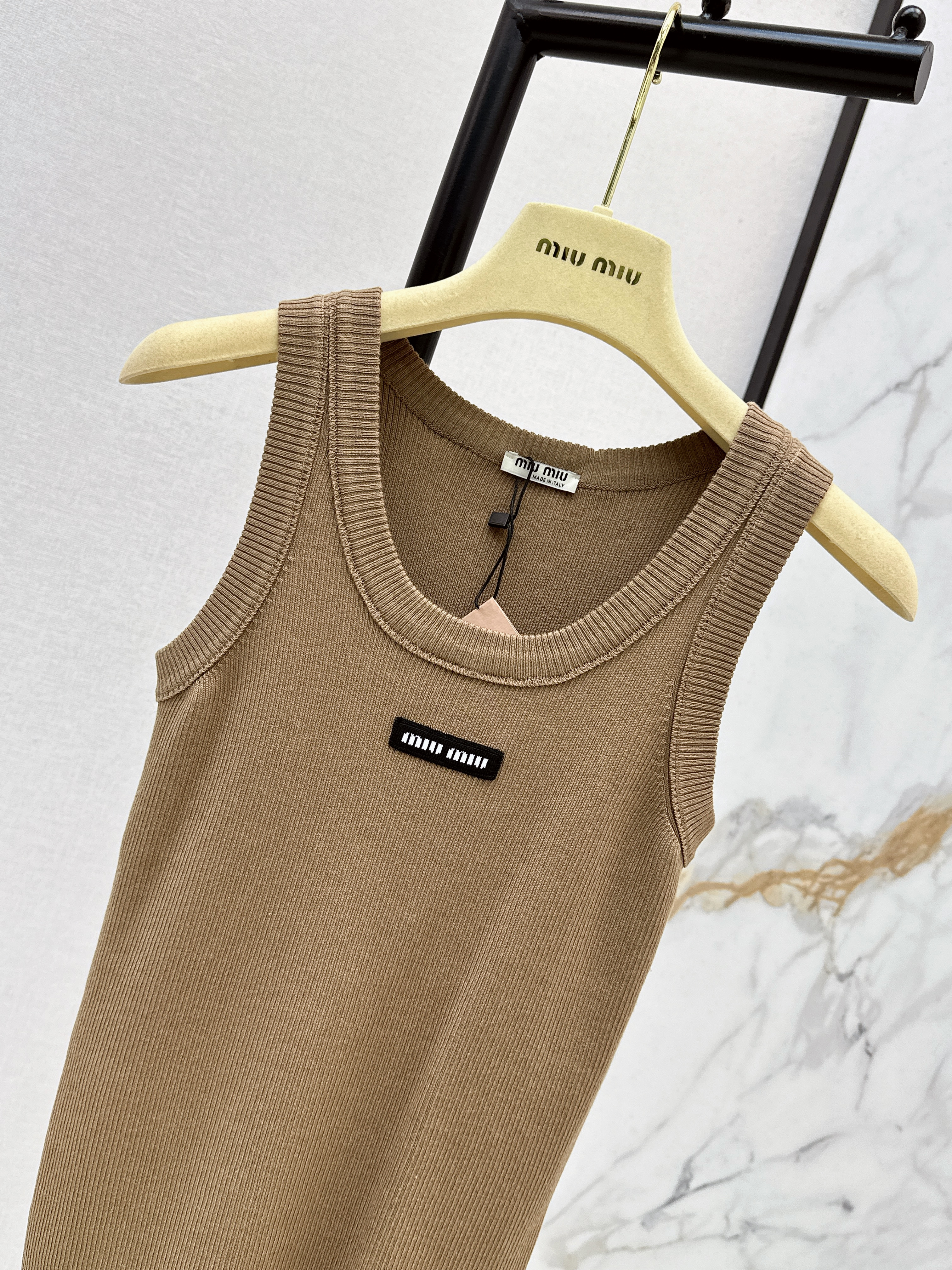 Miu 26ss sleeveless vest