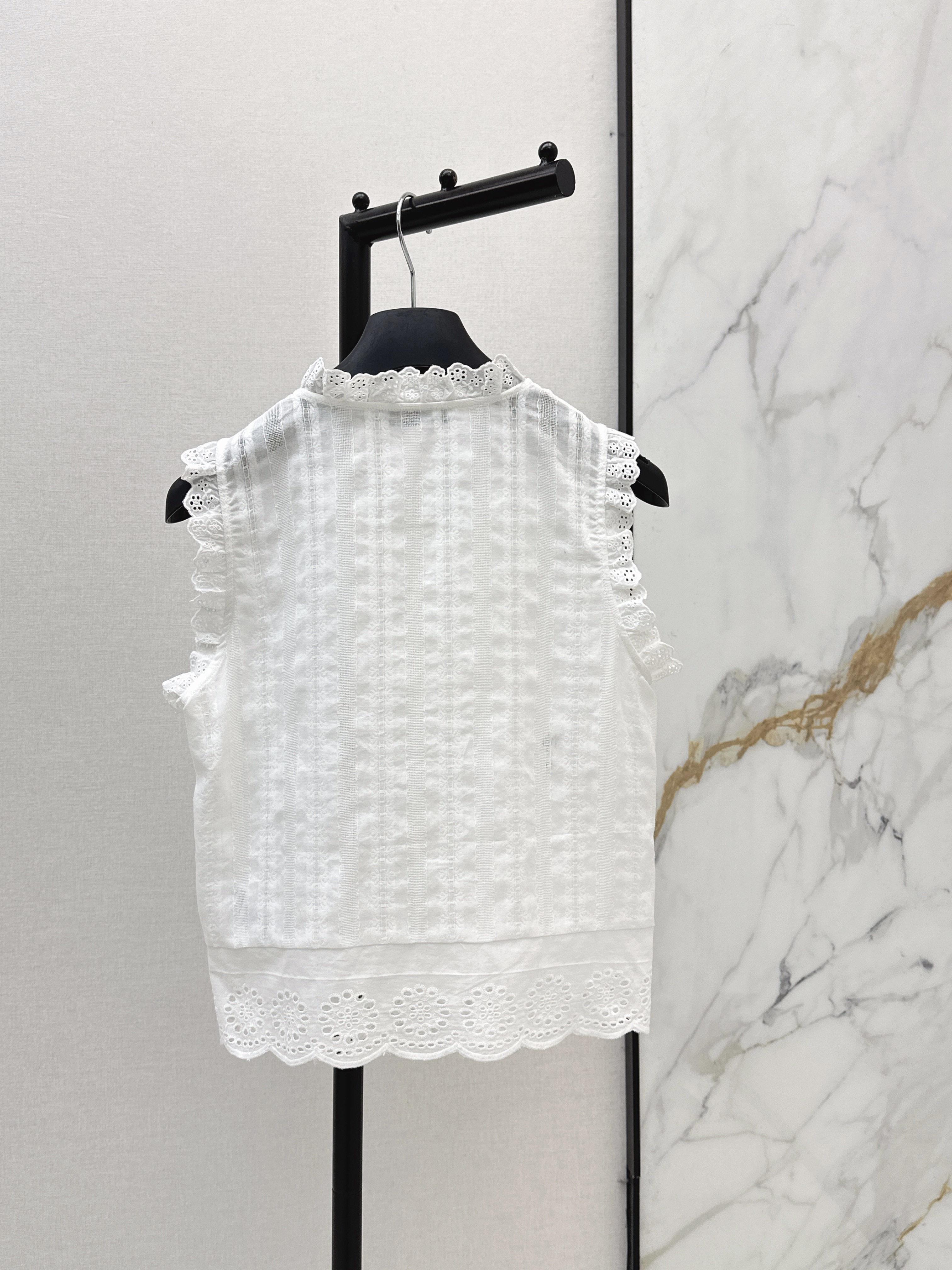 CD 26ss reffle sleeveless shirt
