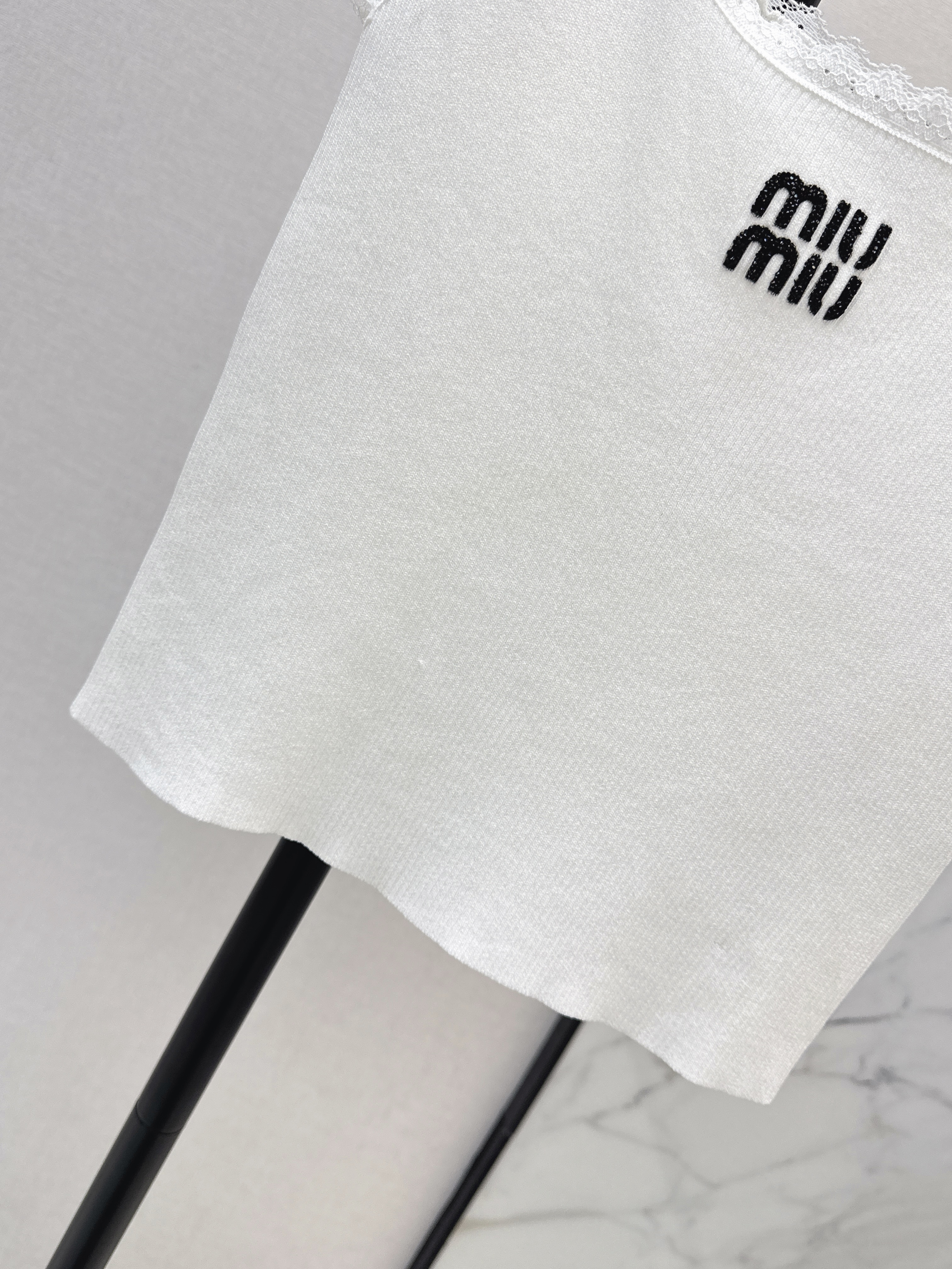 Miu 26ss lace knit vest