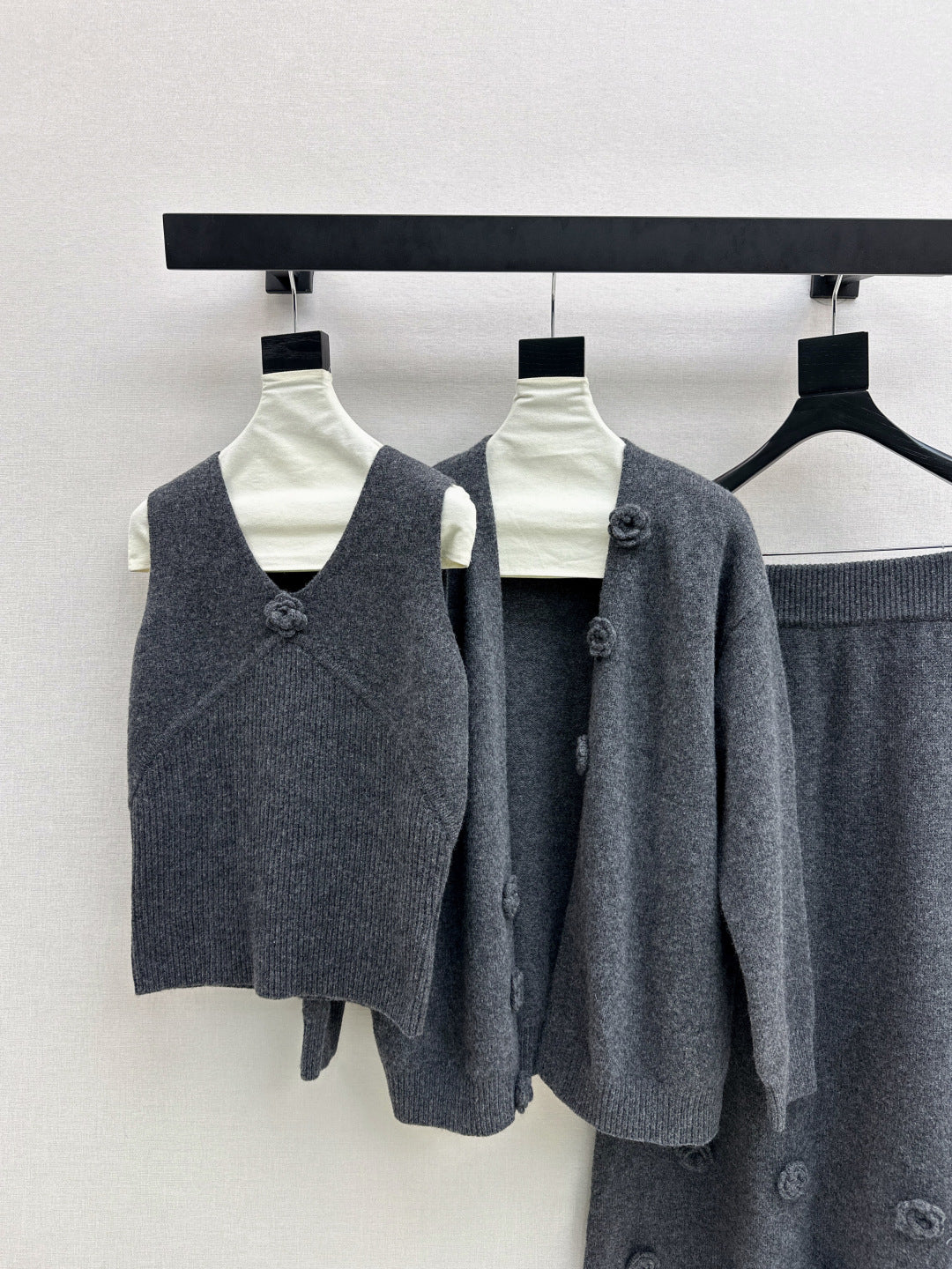 Chan 25fw vest cardigan skirt set