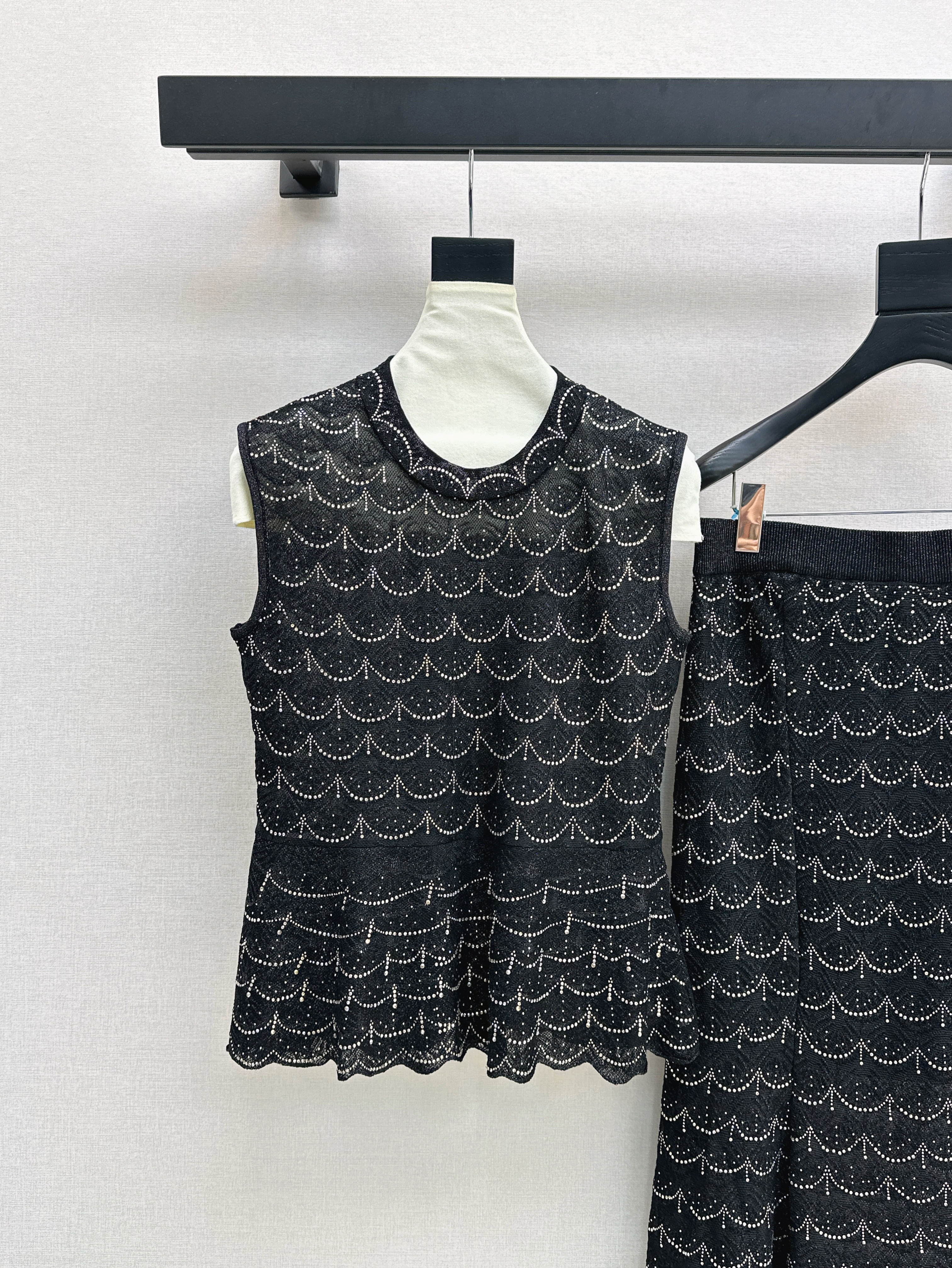 Chan 26ss rhinestone knitwear skirt set