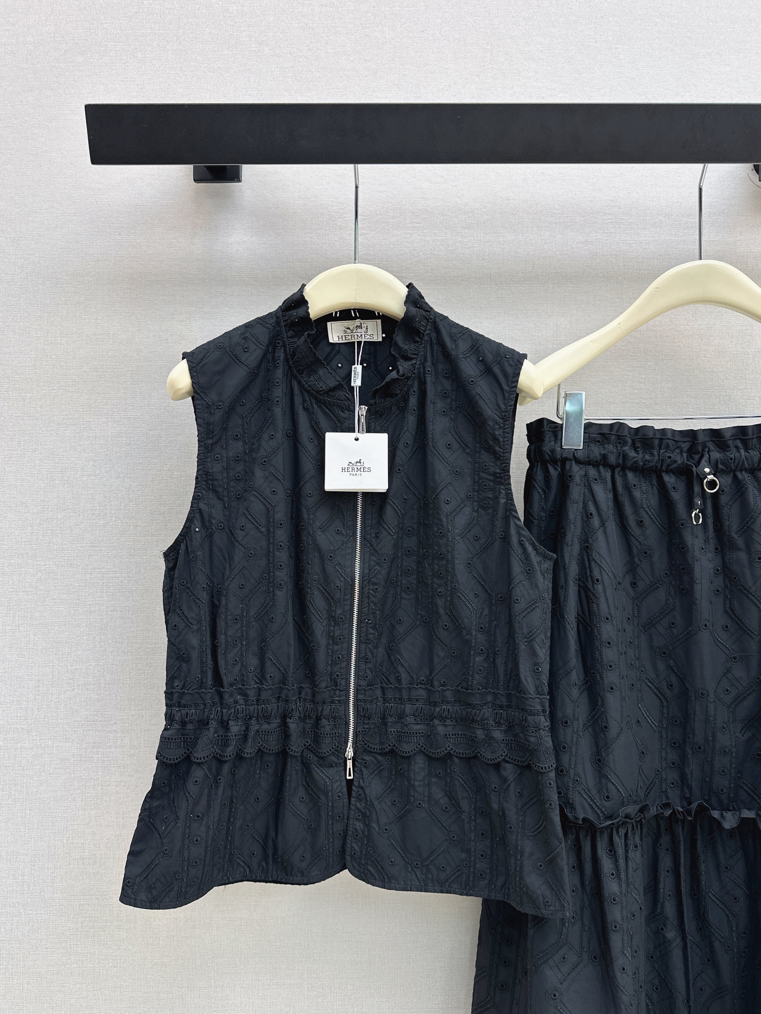 Herm 26ss embroidert vest skirt set
