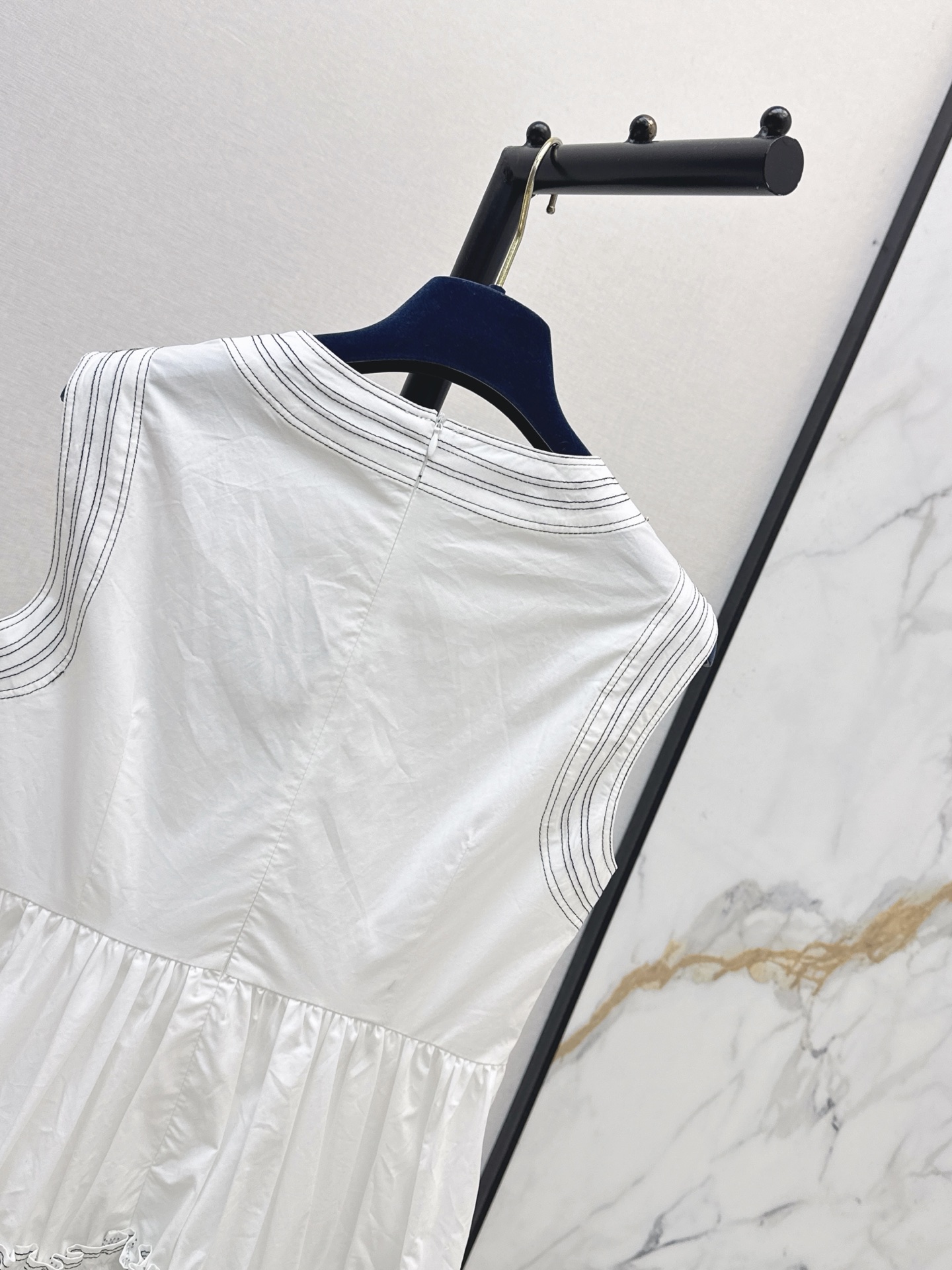 Loui 26ss ruffle sleeveless dress