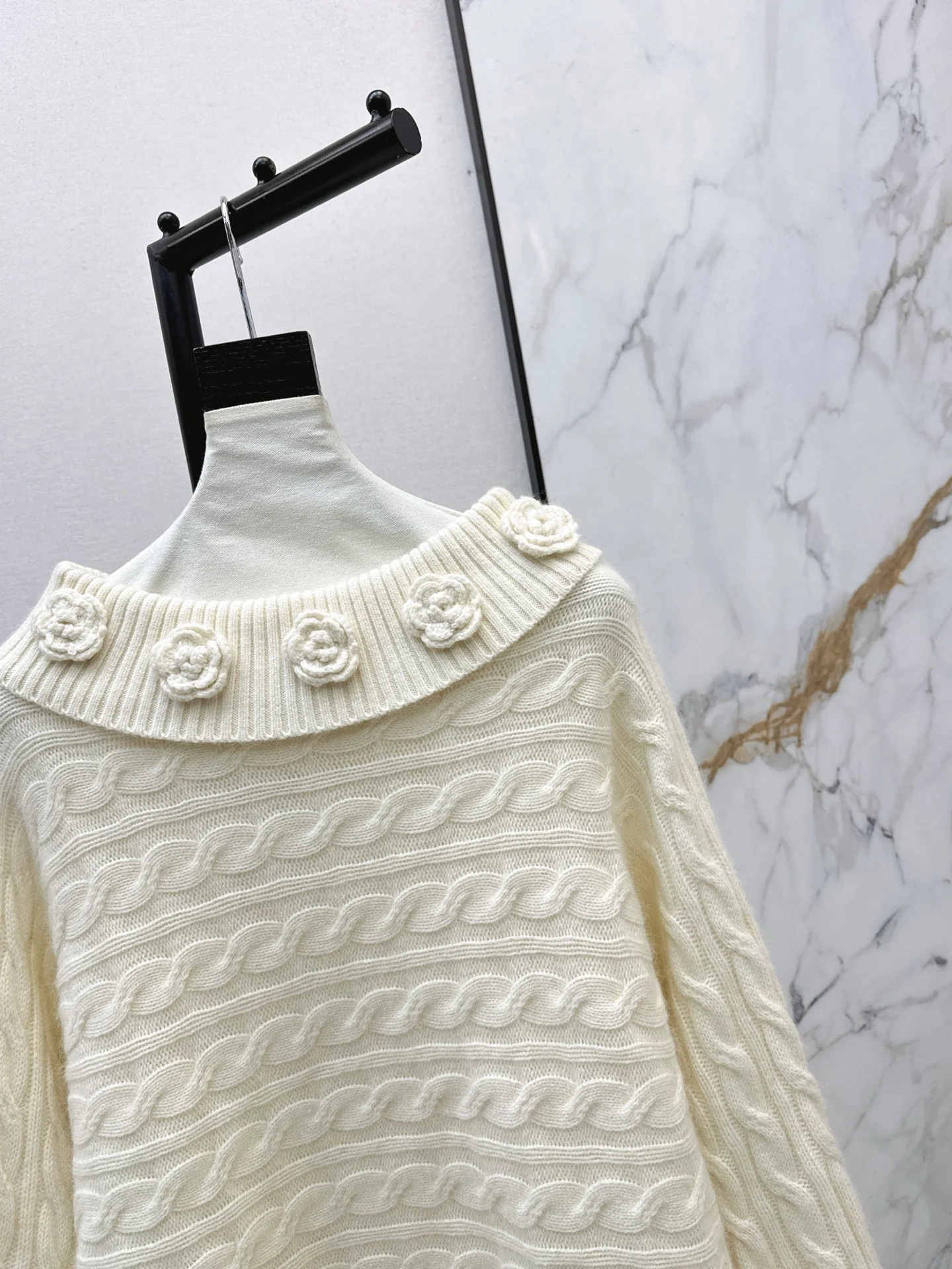 Chan 26ss off shoulder top sweater