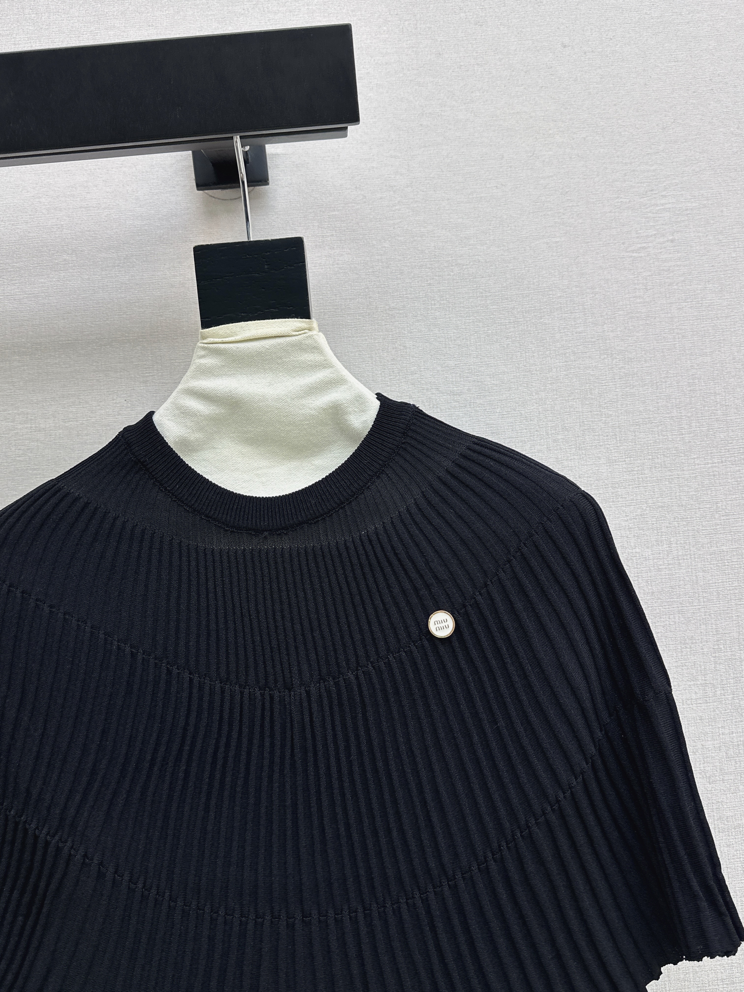 Miu 26ss cape knitwear