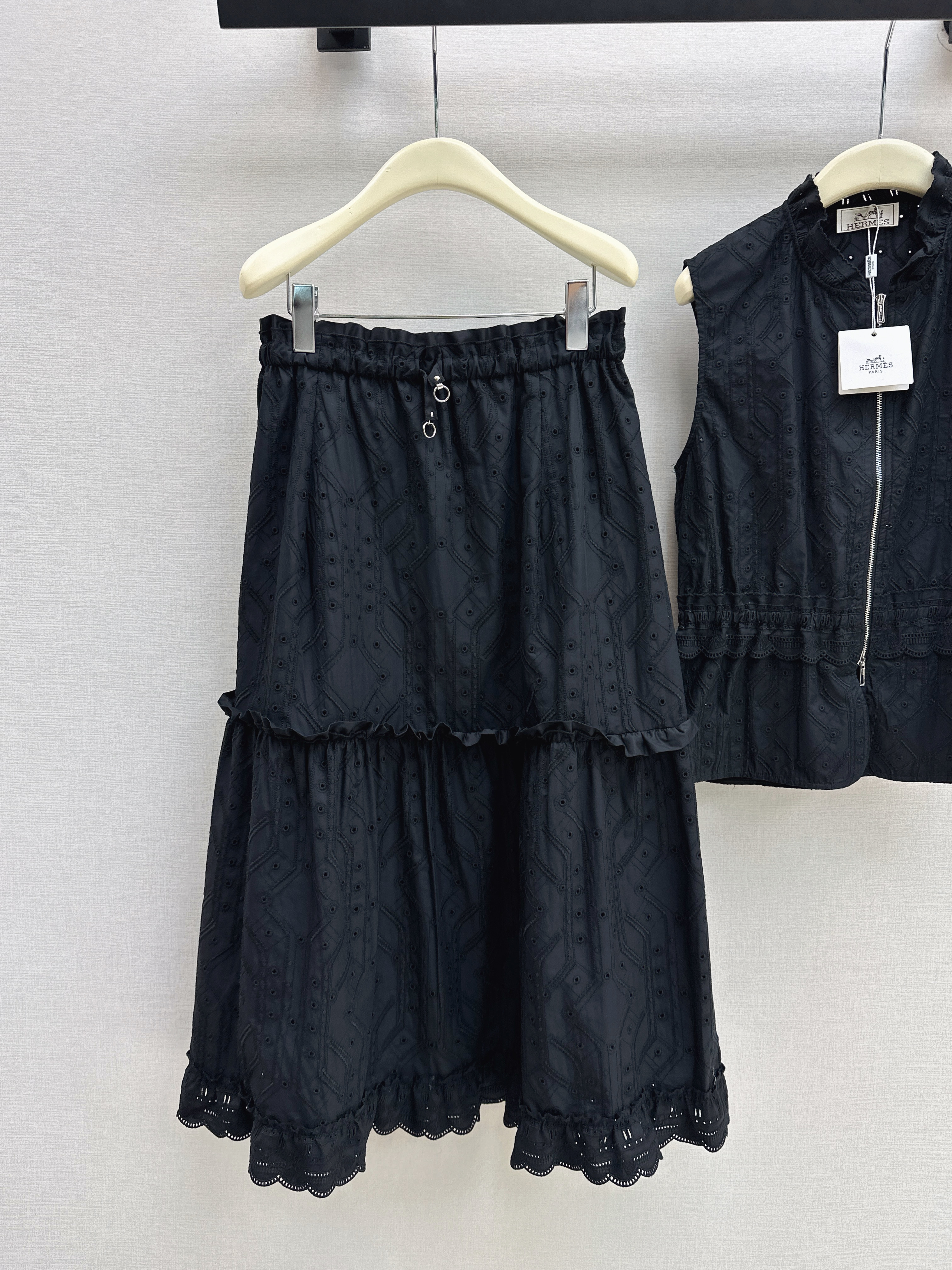 Herm 26ss embroidert vest skirt set