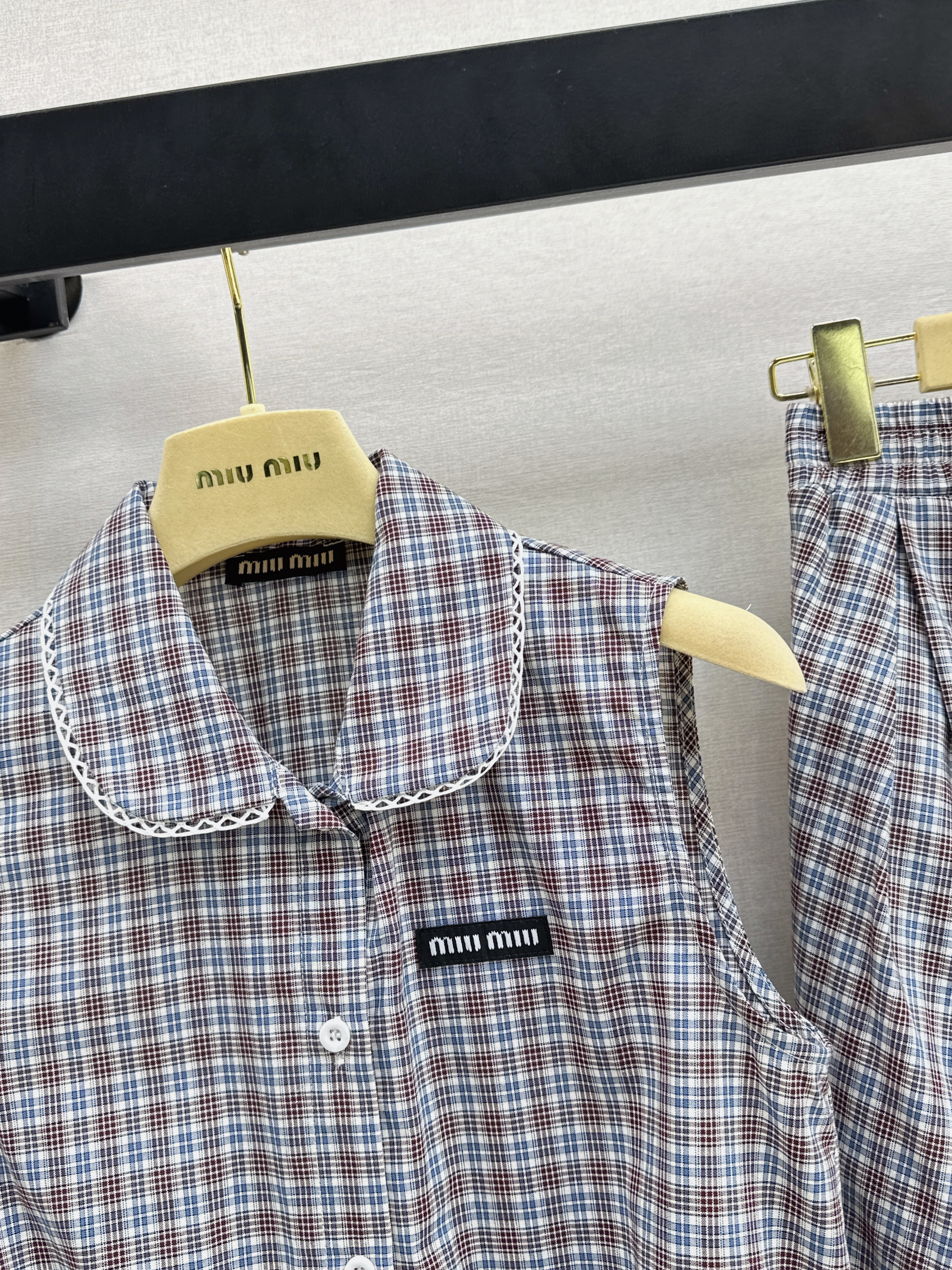 Miu 26ss check sleeveless shirt skirt set