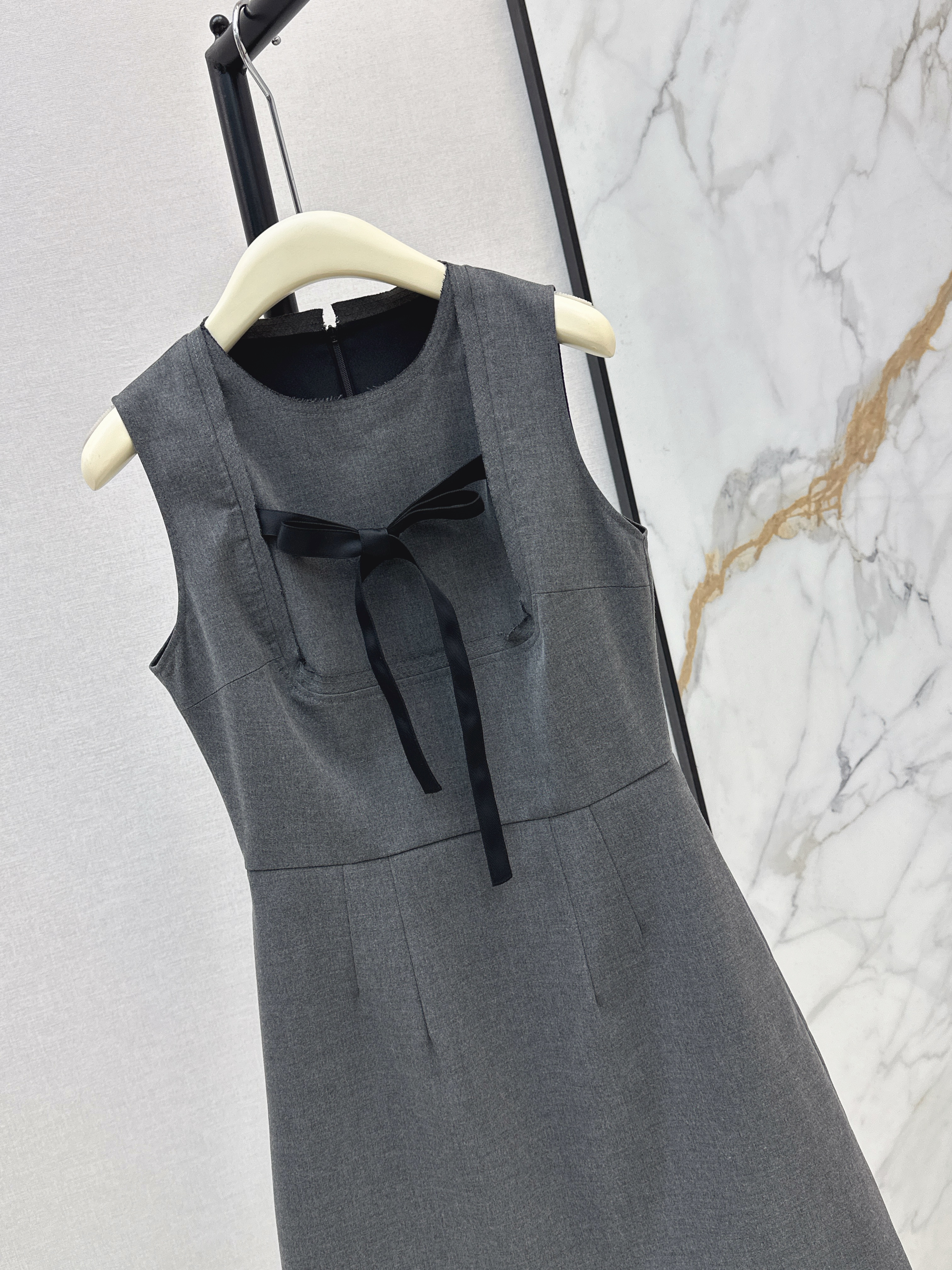 Prad 26ss bow sleeveless dress