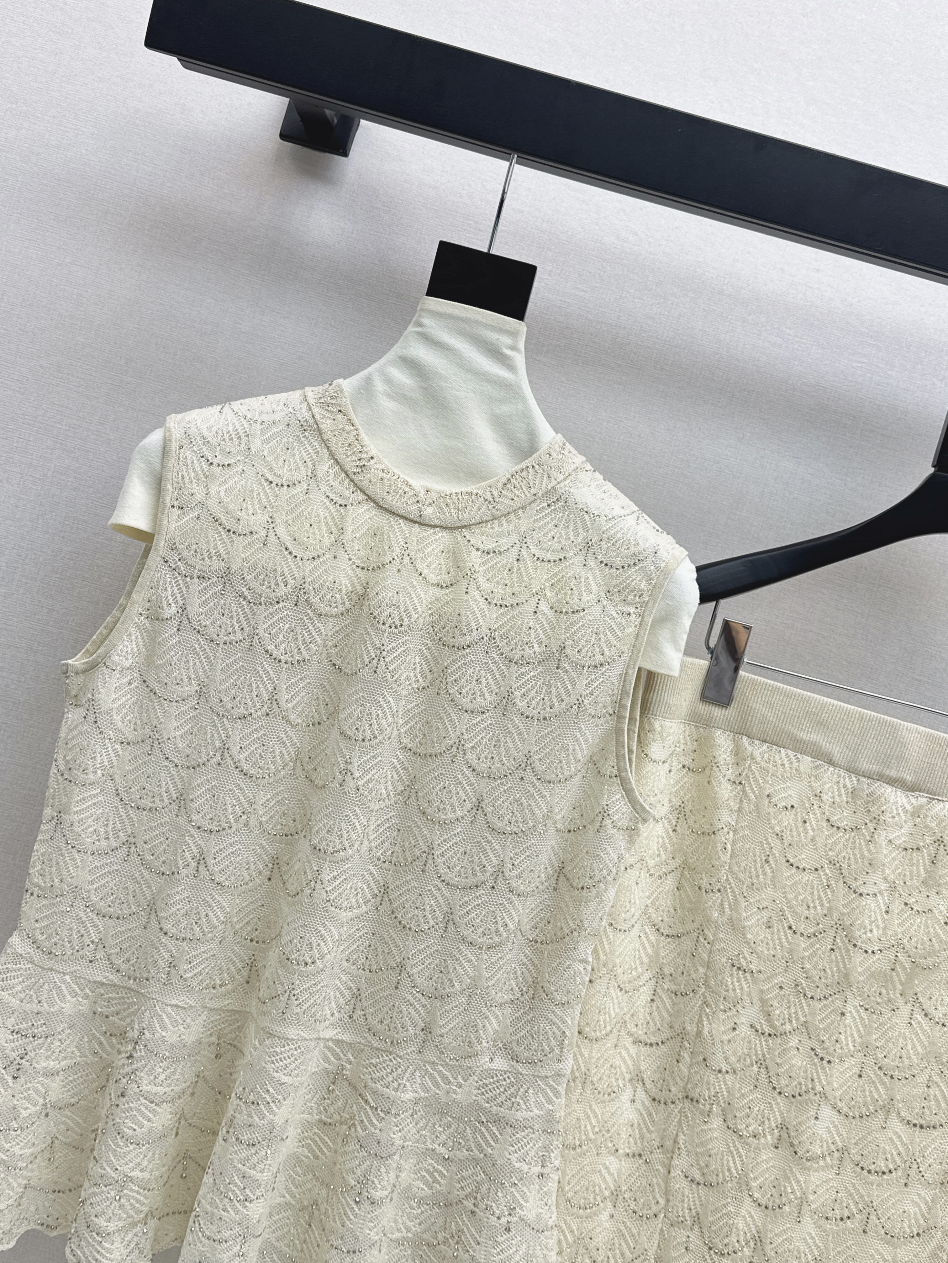 Chan 26ss rhinestone knitwear skirt set