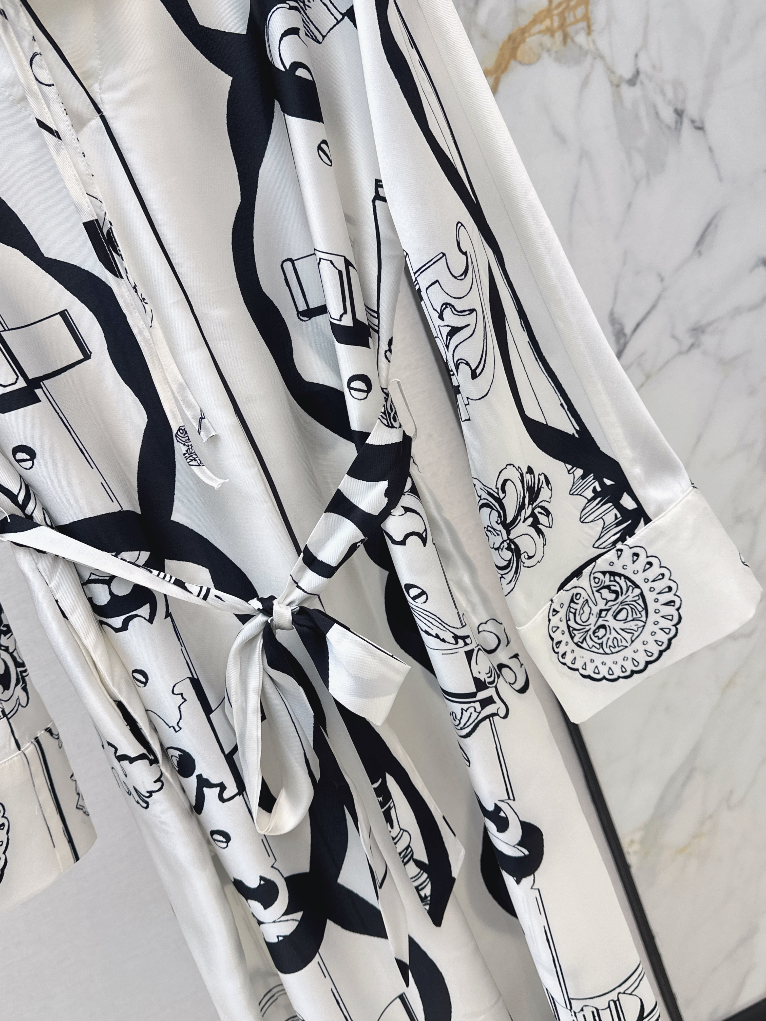 Her 26ss dolman sleeve silk dress